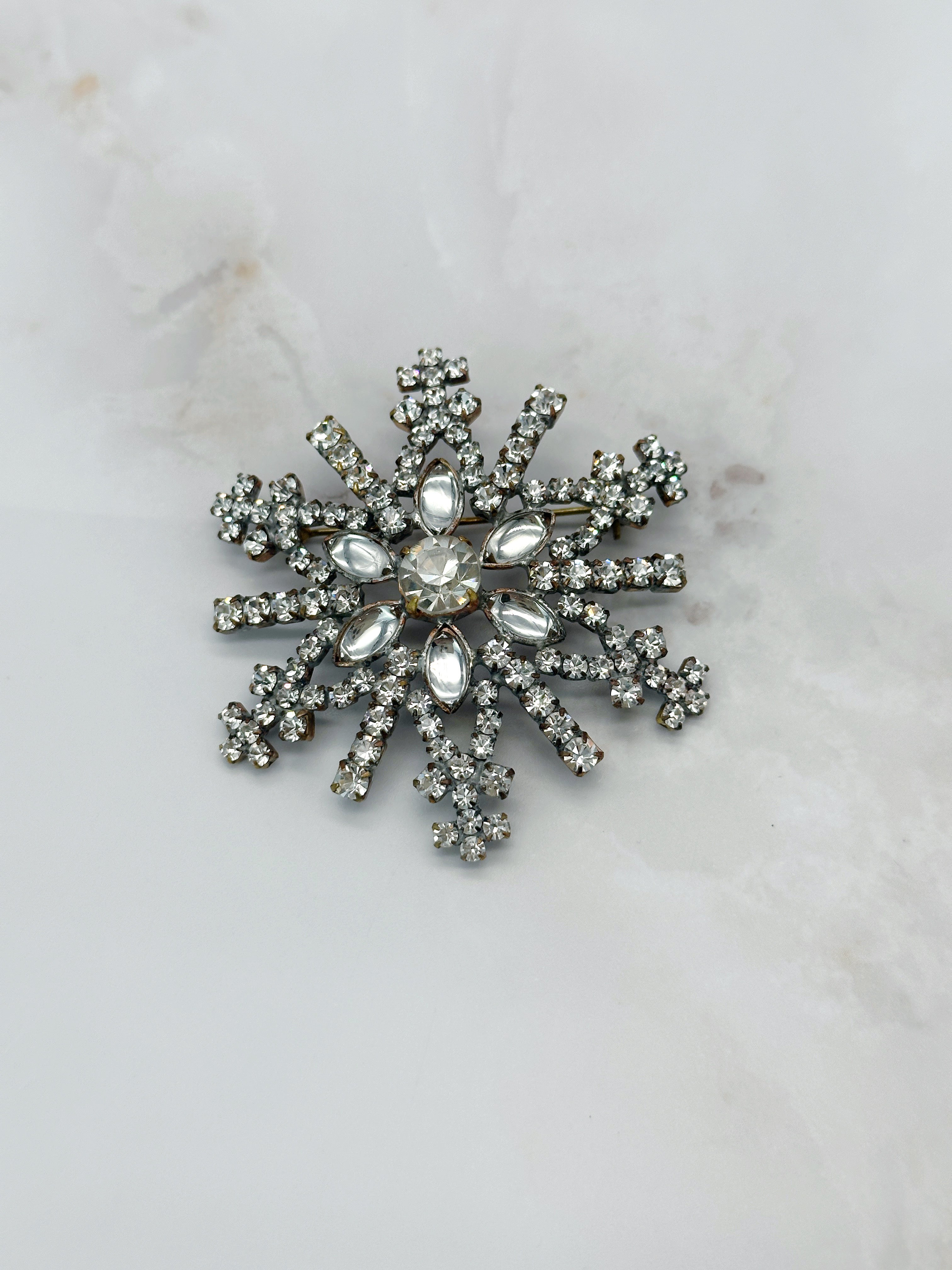 Funkelnde Vintage Brosche Stern / Schneeflocke aus Strass