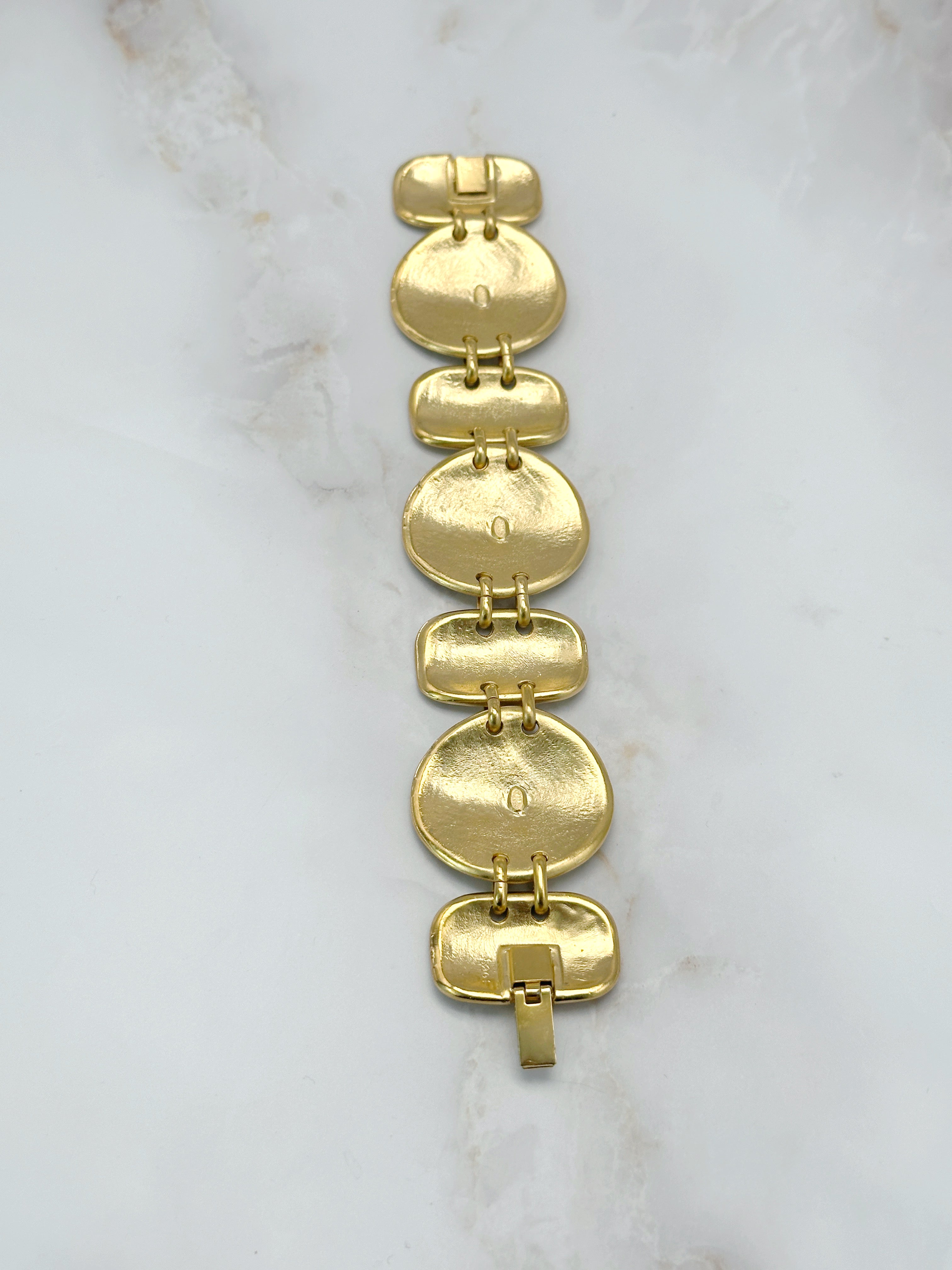 Signiertes Vintage Armband im griechischen Stil aus mattem Gold