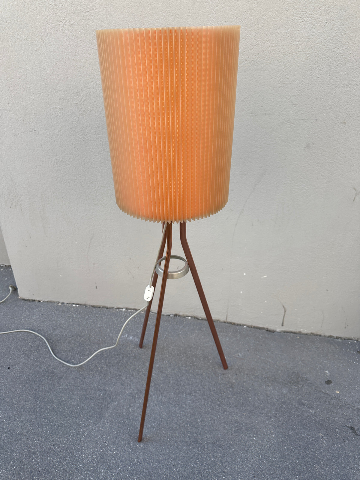 Dreibeinige Vintage Stehlampe aus den 1950/60er Jahren