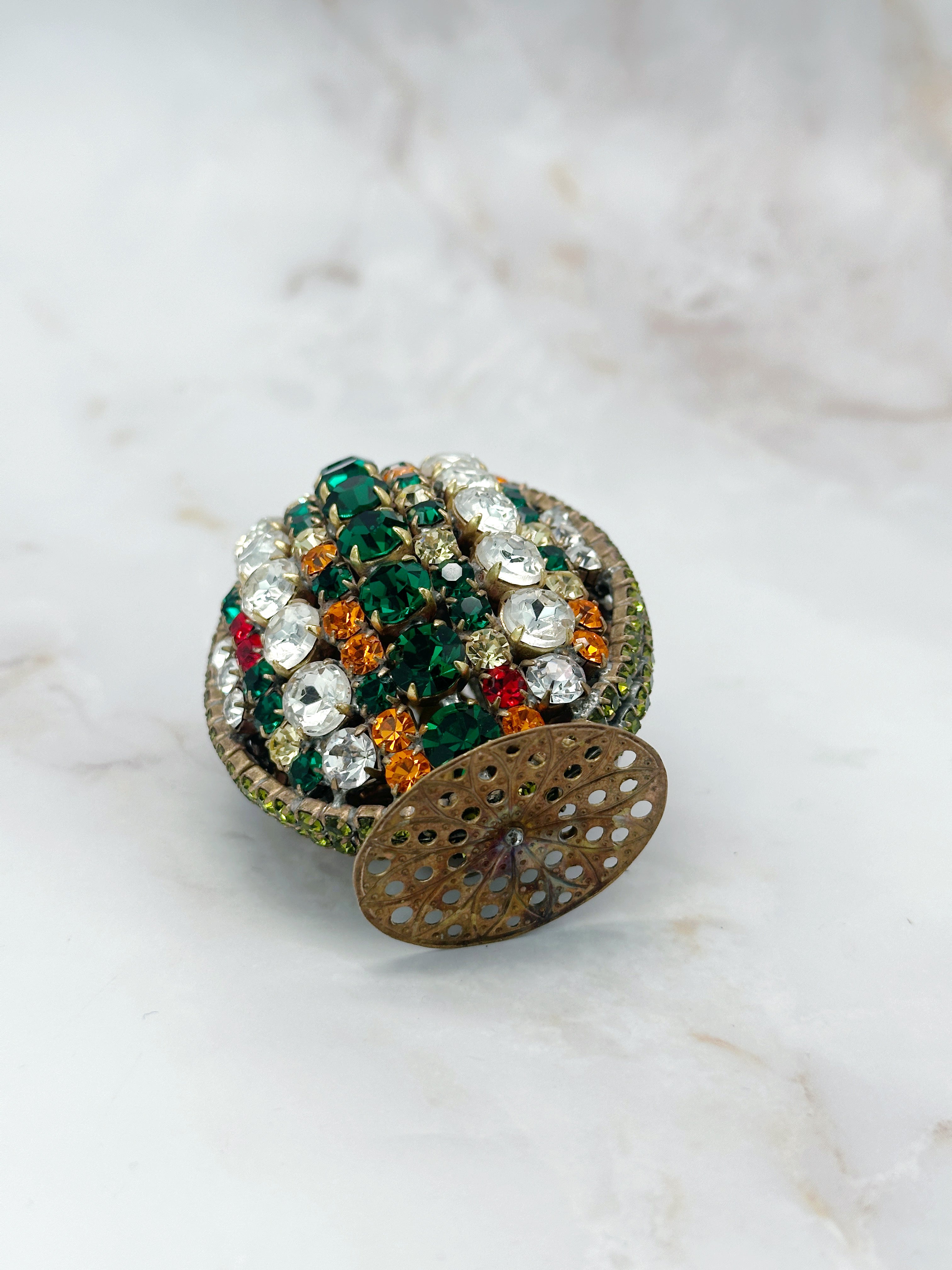 Seltenes rundum verziertes Gablonzer Osterei mit Standfuß