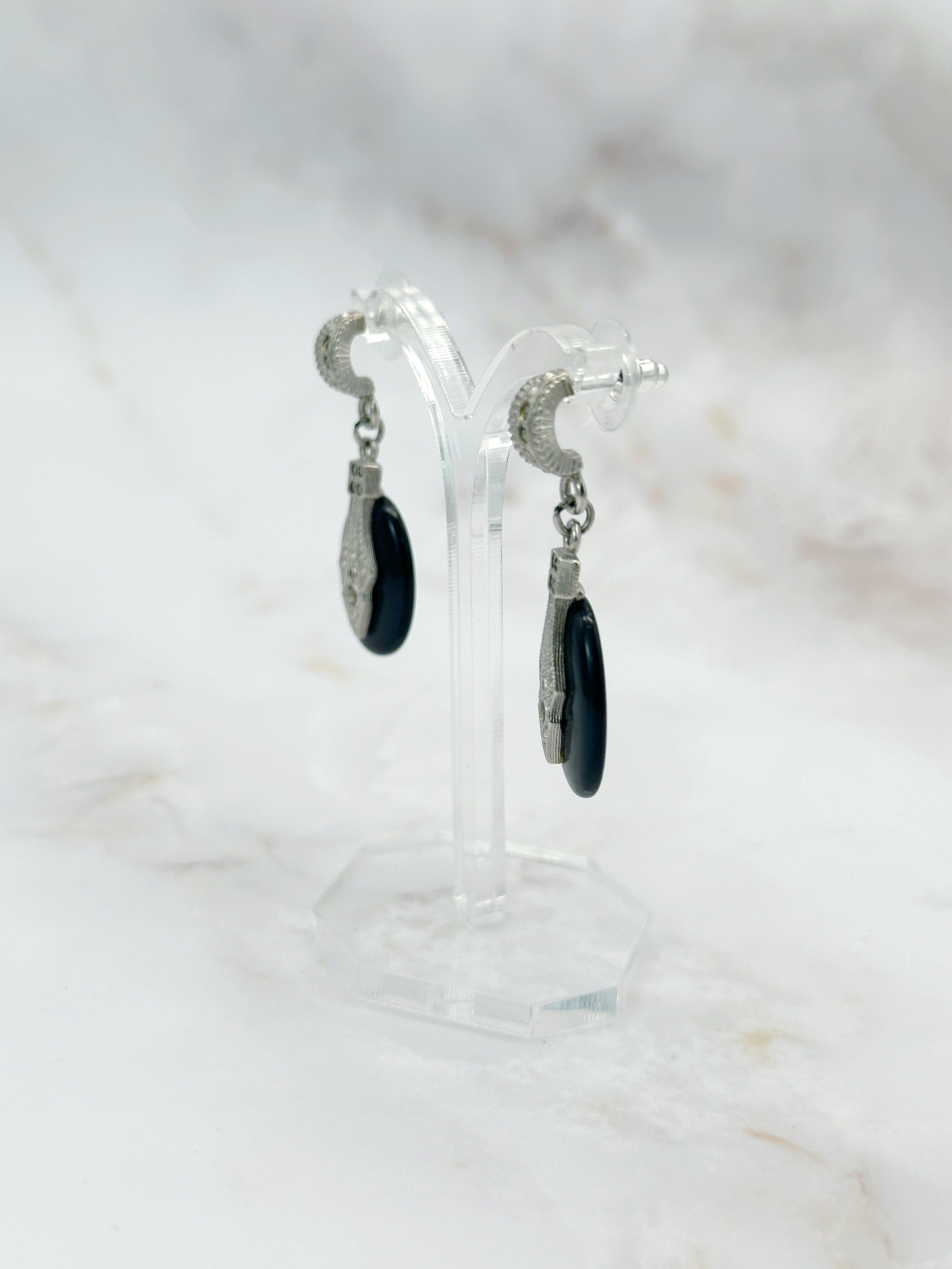 Elegante Art Déco Ohrstecker mit Onyx und Markasit