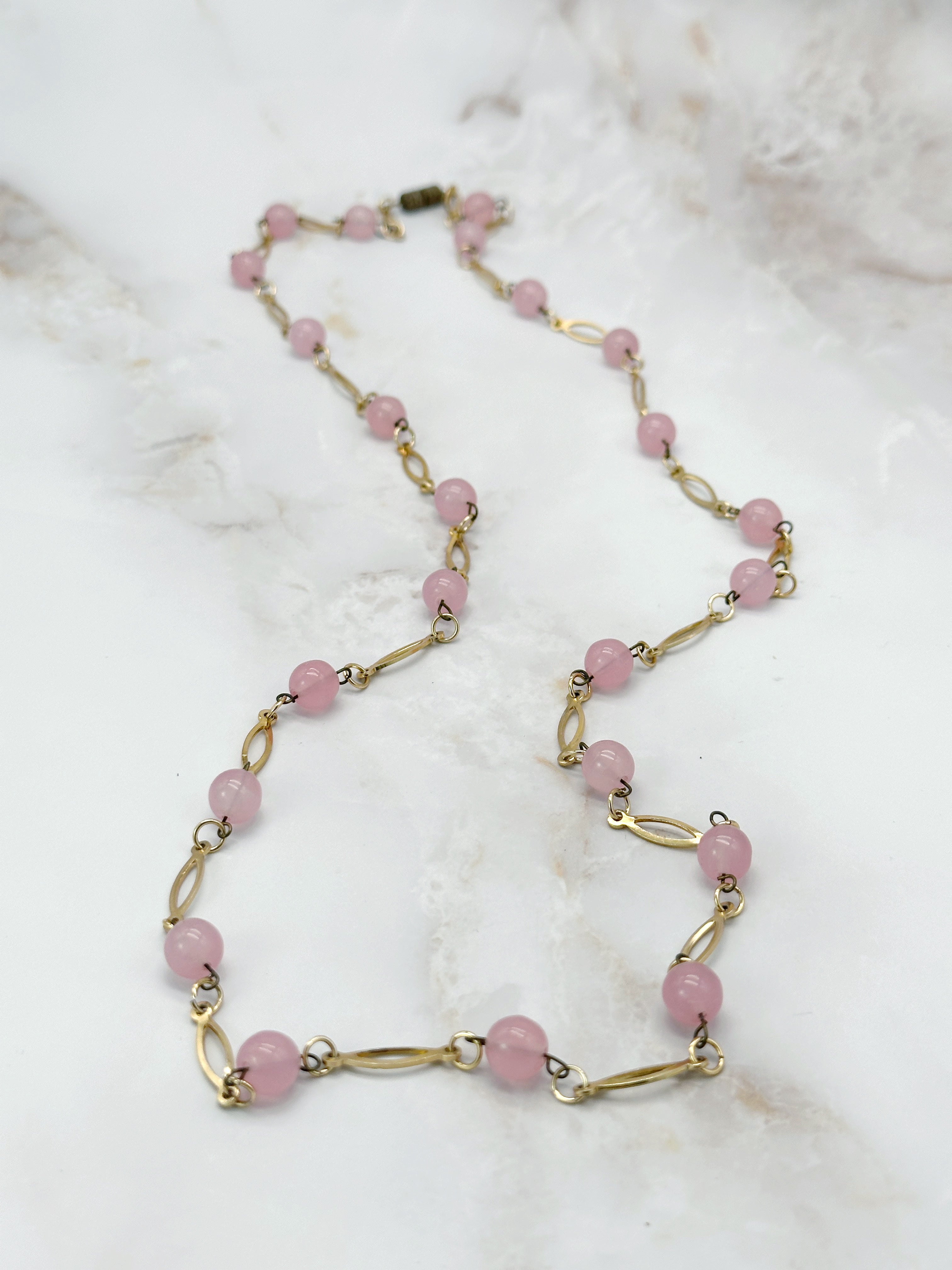 Lange 50er Jahre Halskette mit rosa Glasperlen