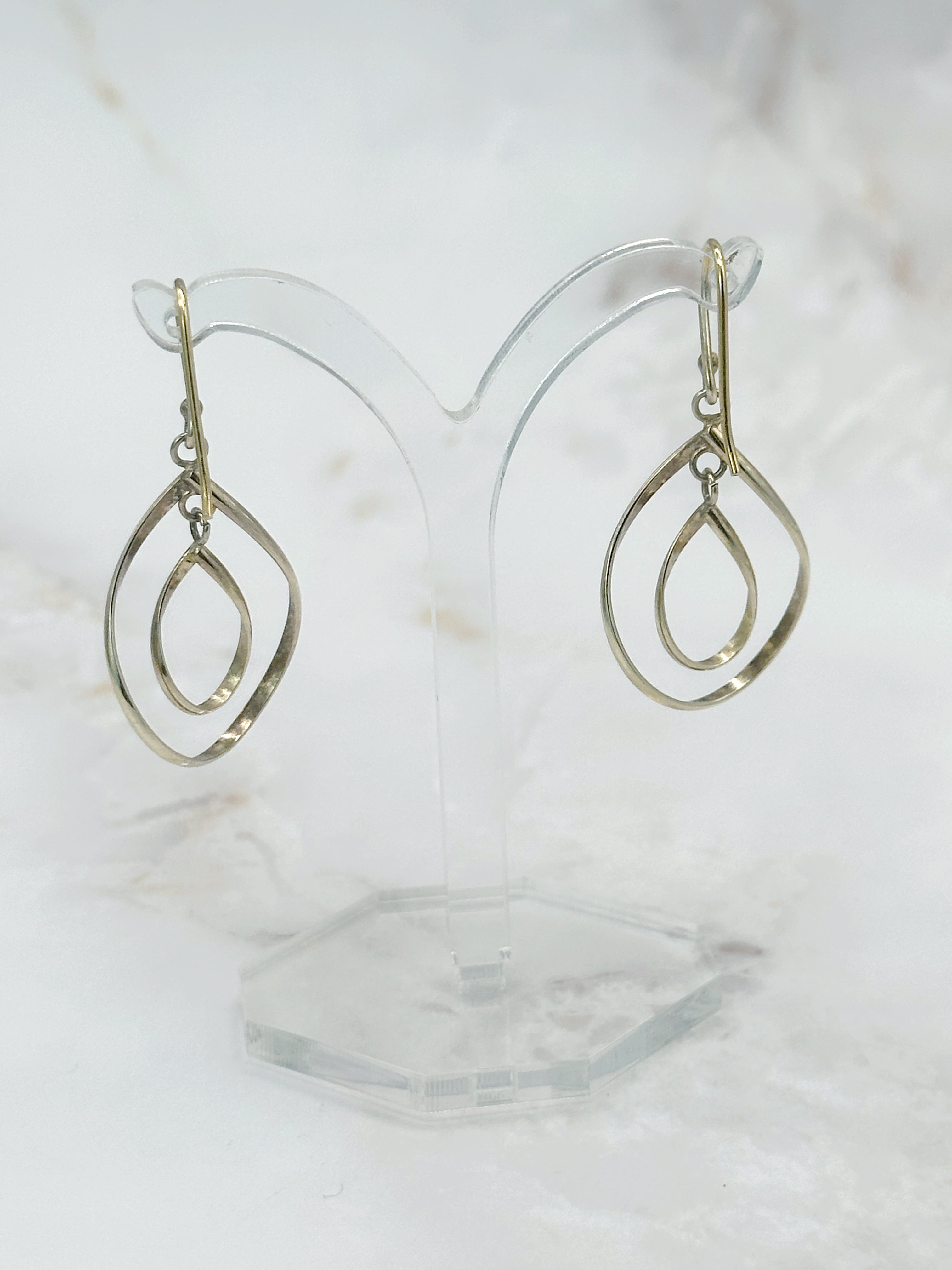 Filigrane bewegliche Tropfen-Ohrhänger aus vergoldetem 925 Silber