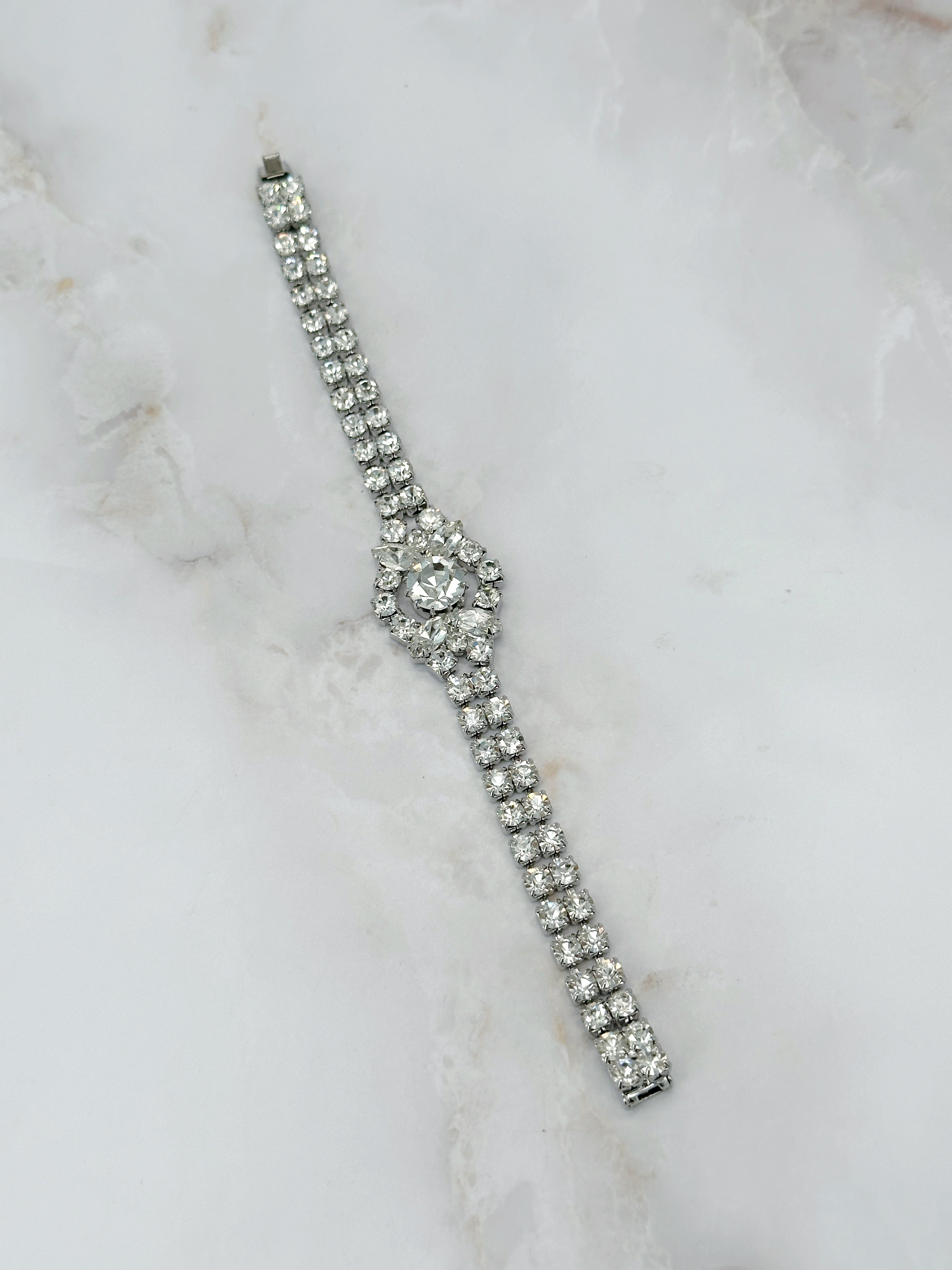 Vintage Strass Armband mit ovalem Mittelelement