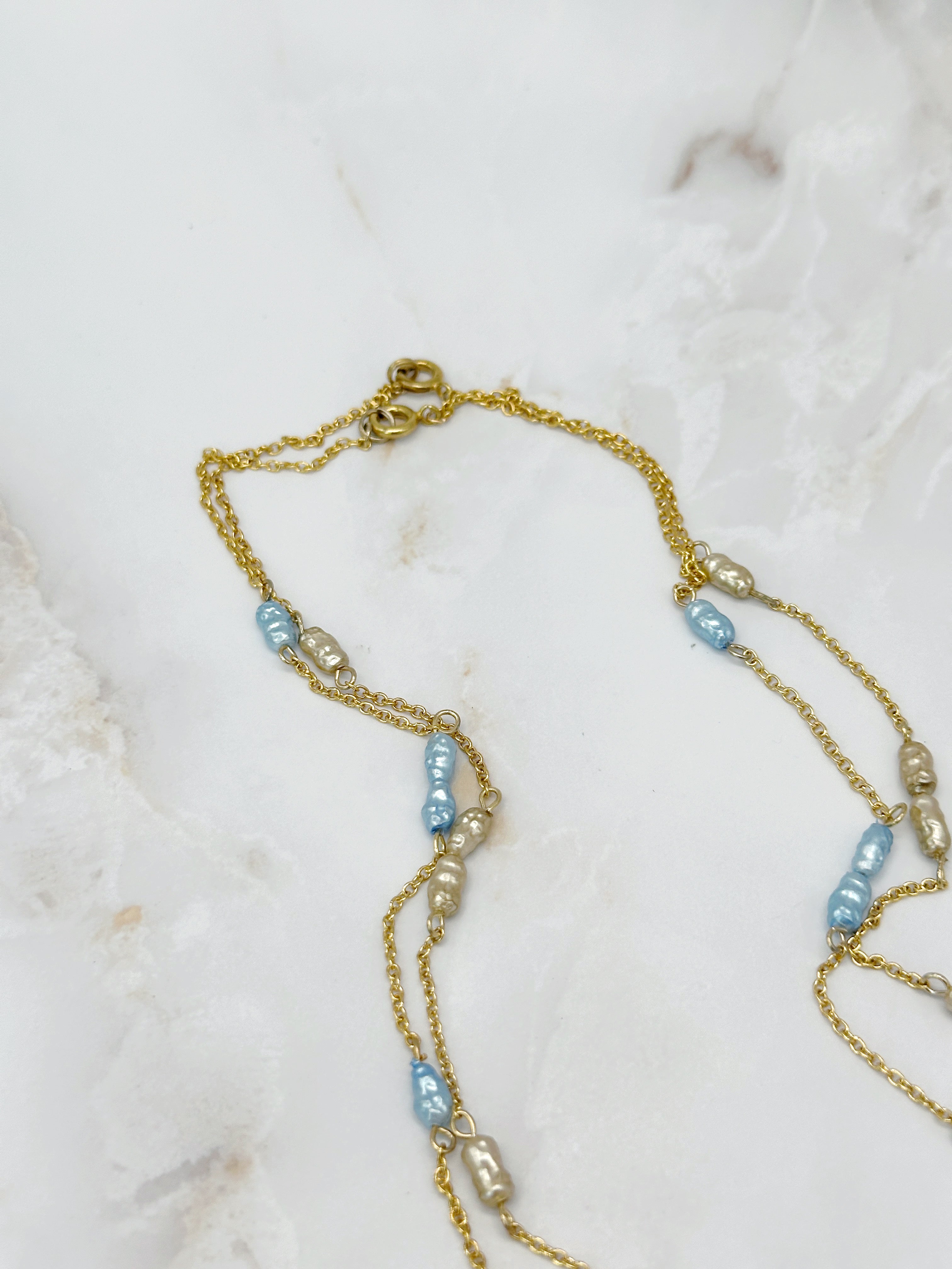 Lange Vintage Halskette mit Imitationsperlen in Champagner oder Blau