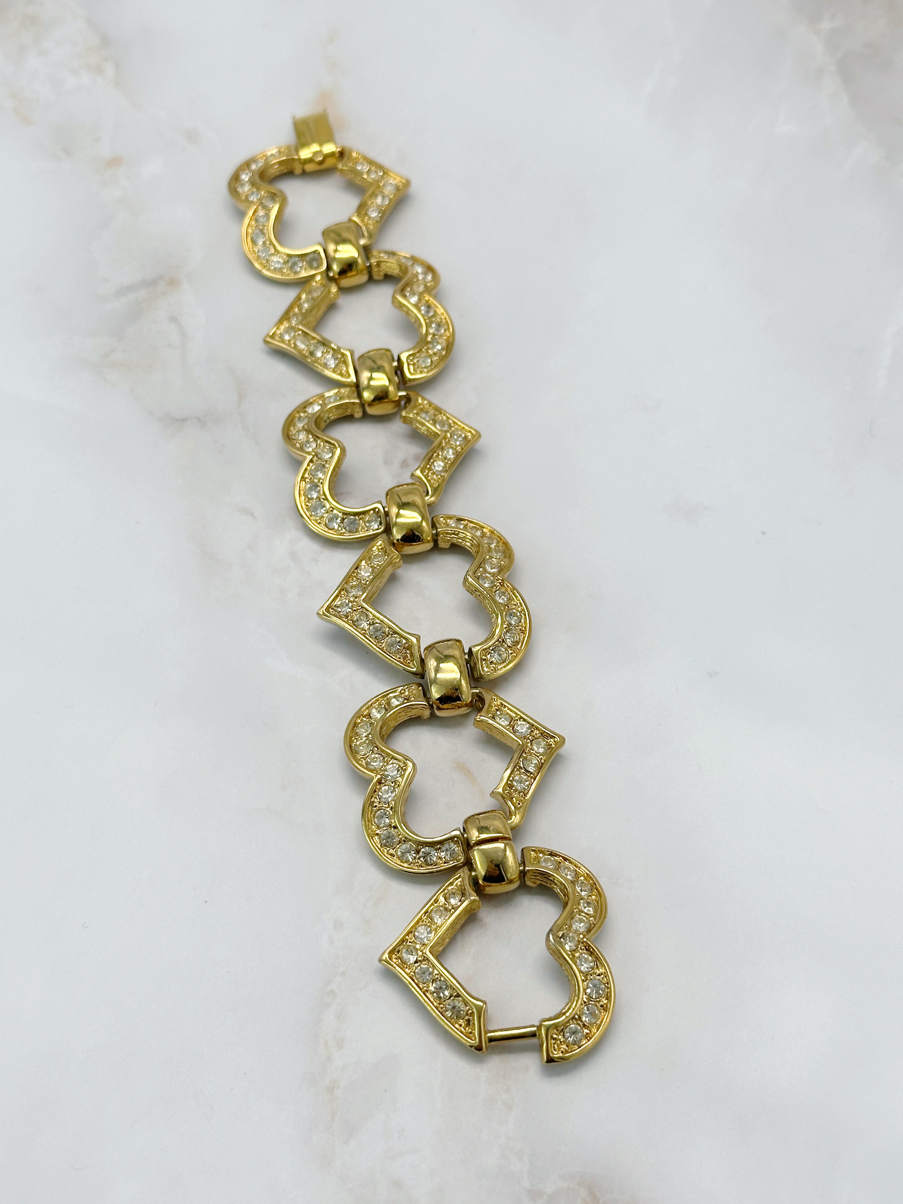 Massives vergoldetes Vintage Armband mit funkelndem Strass-Herz