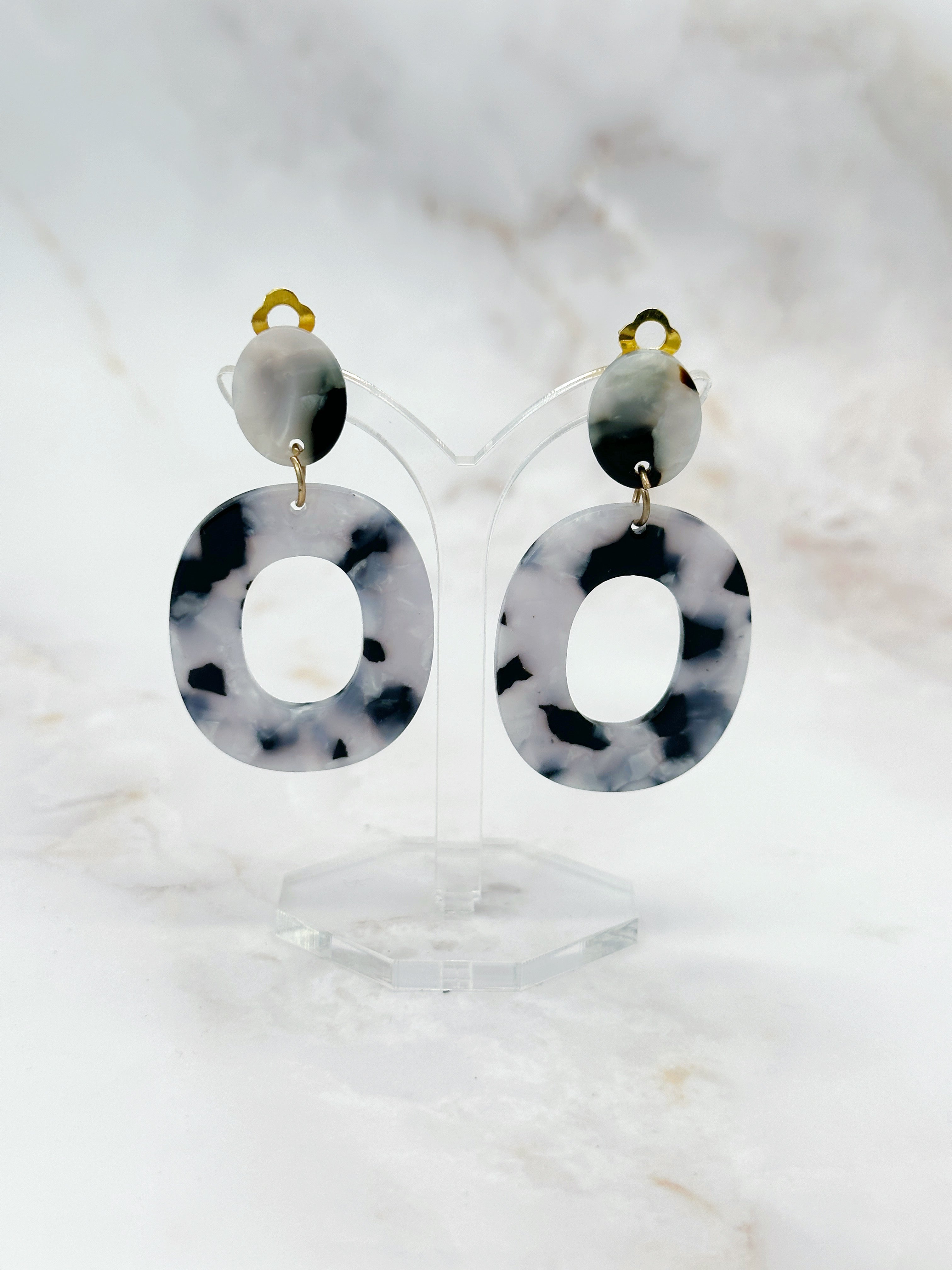 Vintage Statement-Ohrclips aus Acryl in Schwarz-Weiß