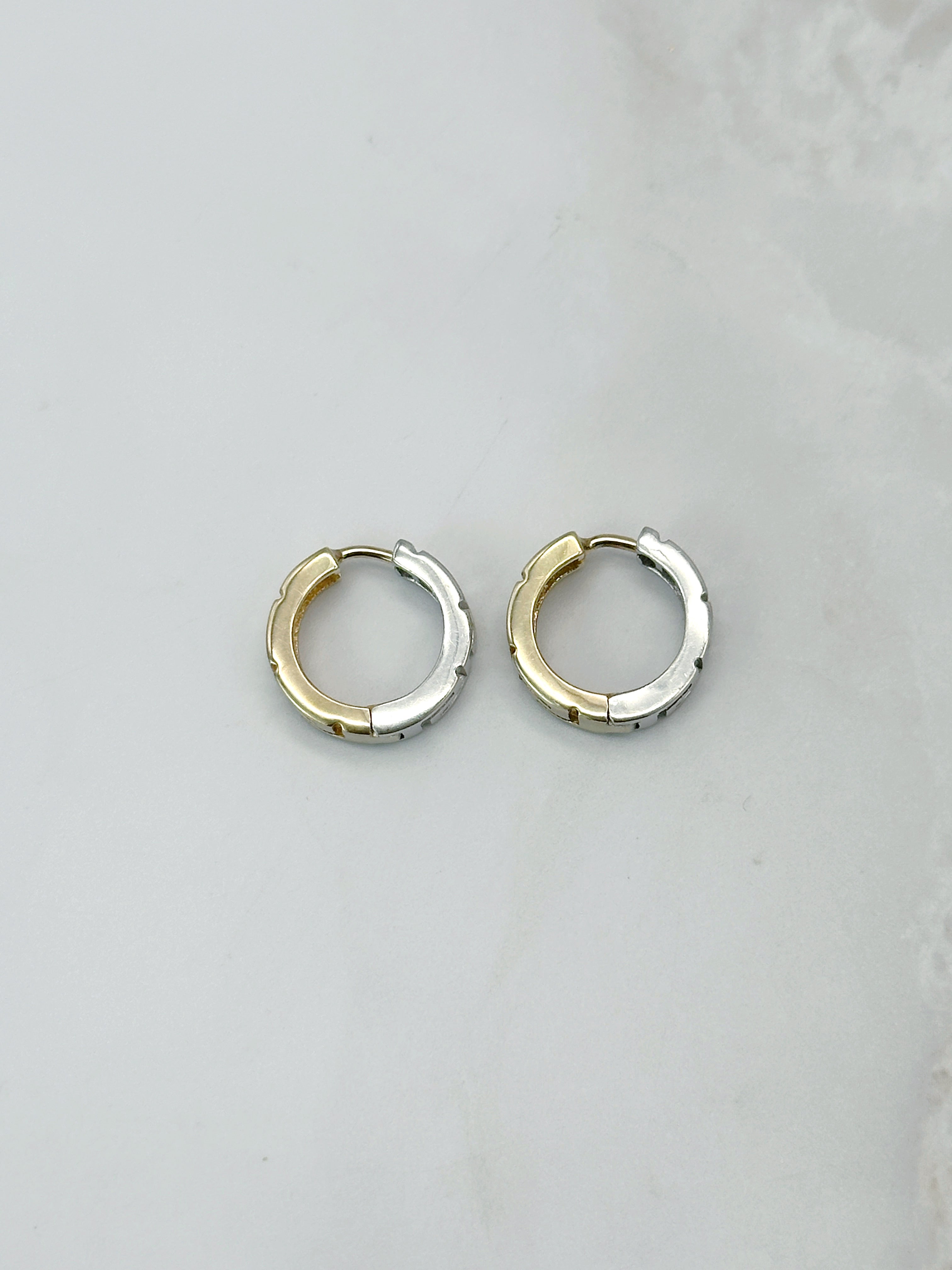 Bicolor Creolen in 585 Gold mit griechischem Muster