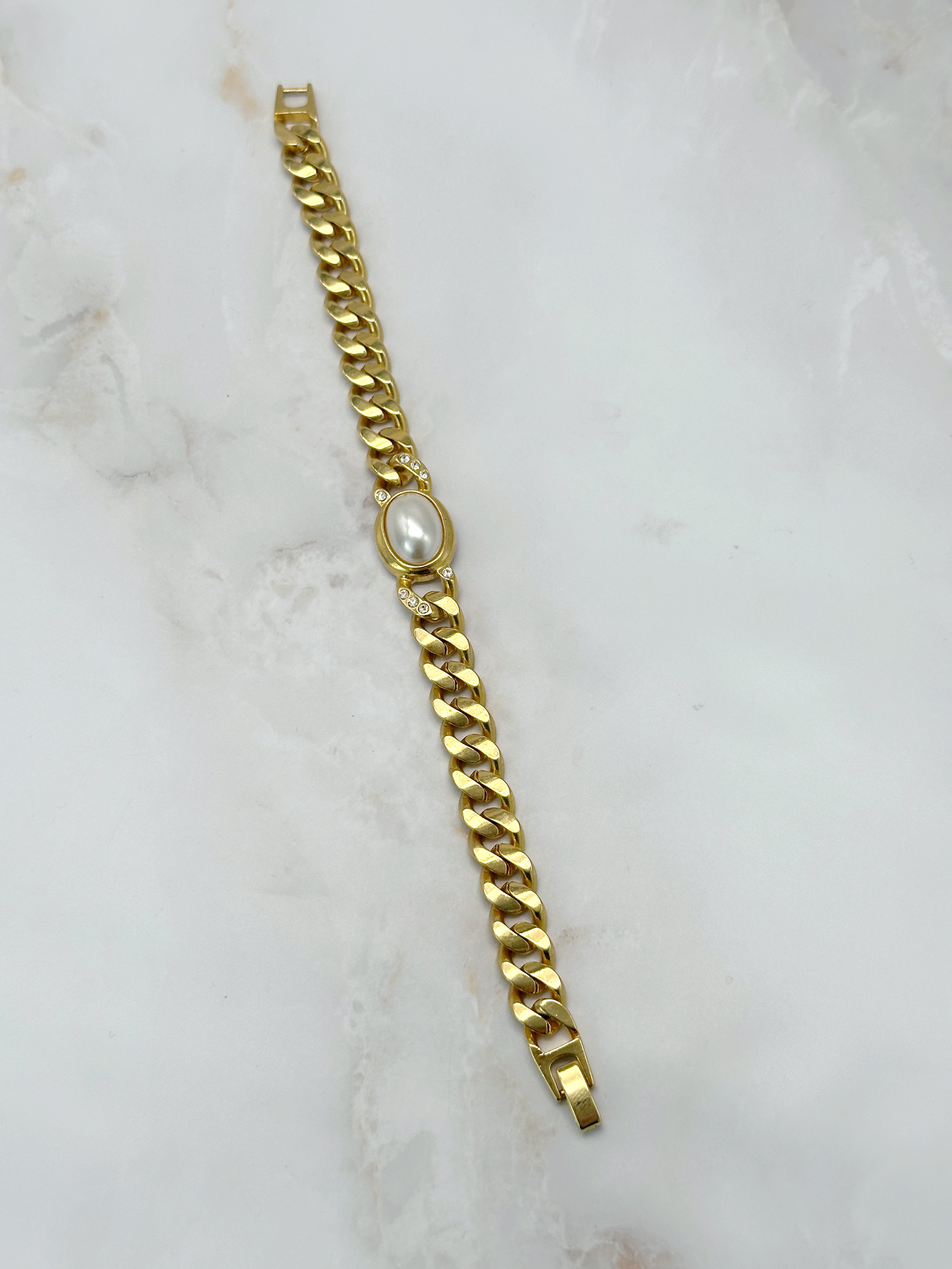 Vergoldetes Vintage Panzer-Armband mit Kunstperlen- & Strass-Mittelstück