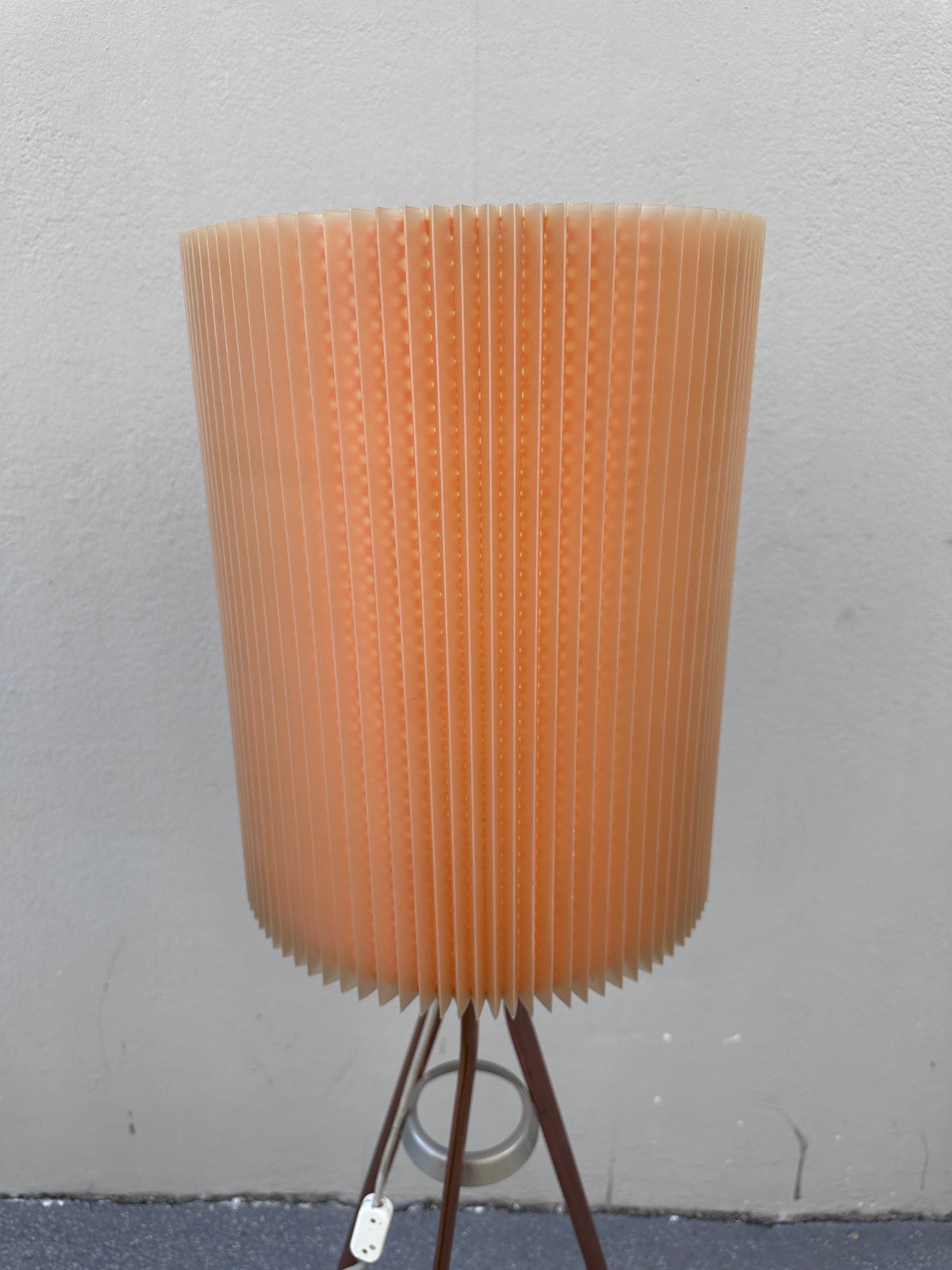 Dreibeinige Vintage Stehlampe aus den 1950/60er Jahren