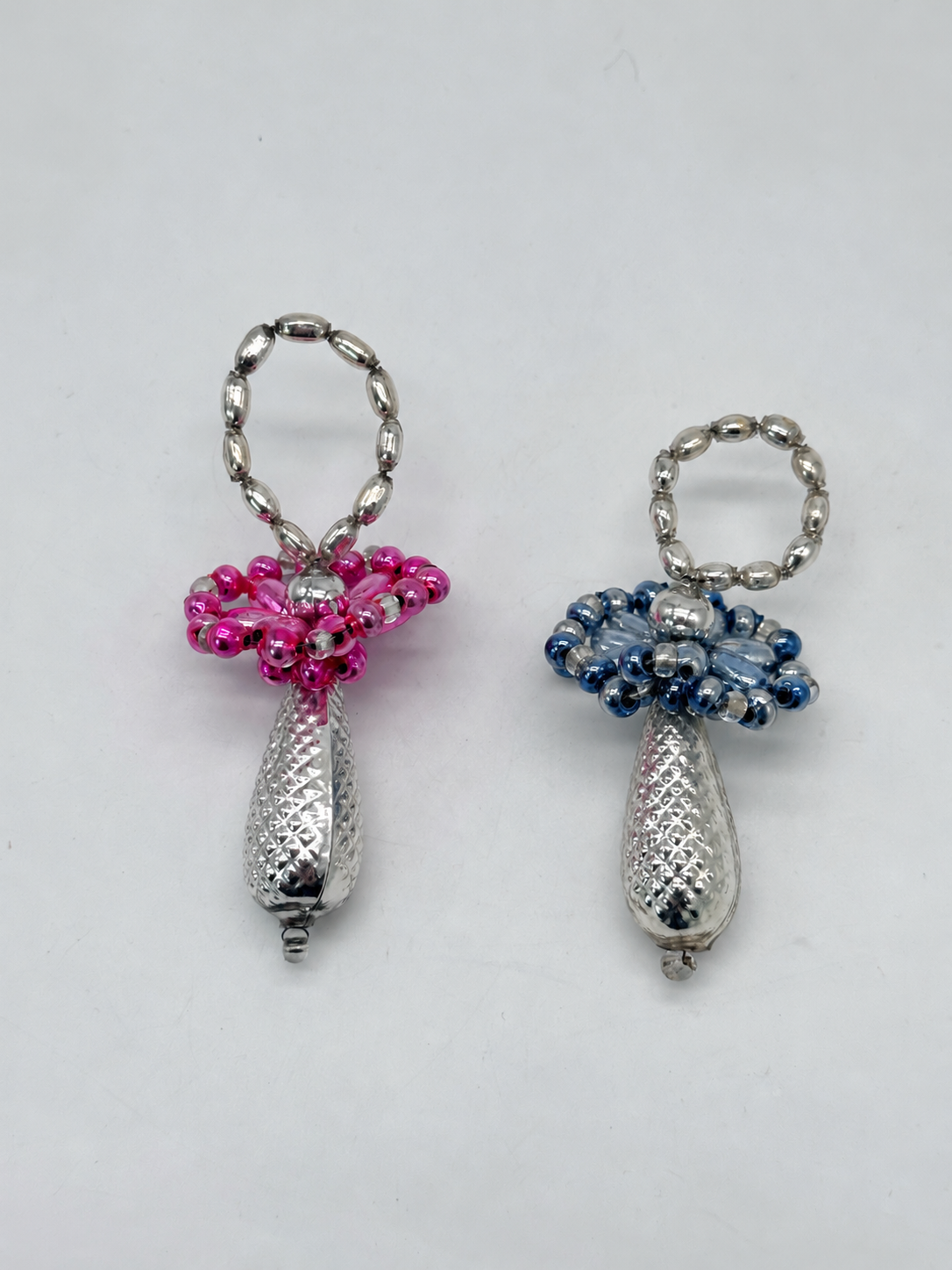 Gablonzer Christbaumanhänger in Schnullerform – Blau oder Rosa