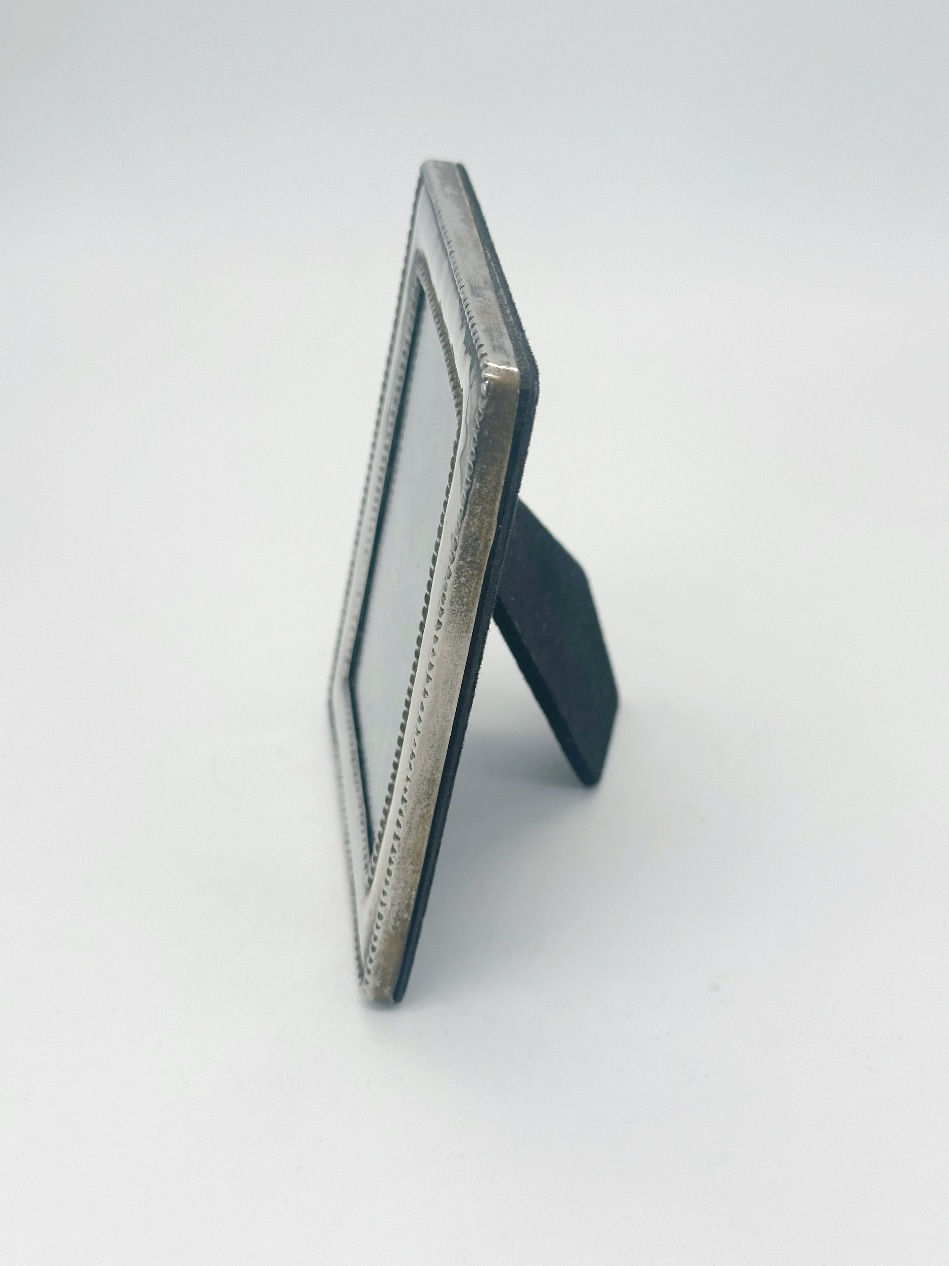 Eleganter versilberter Fotorahmen mit seilartiger Verzierung