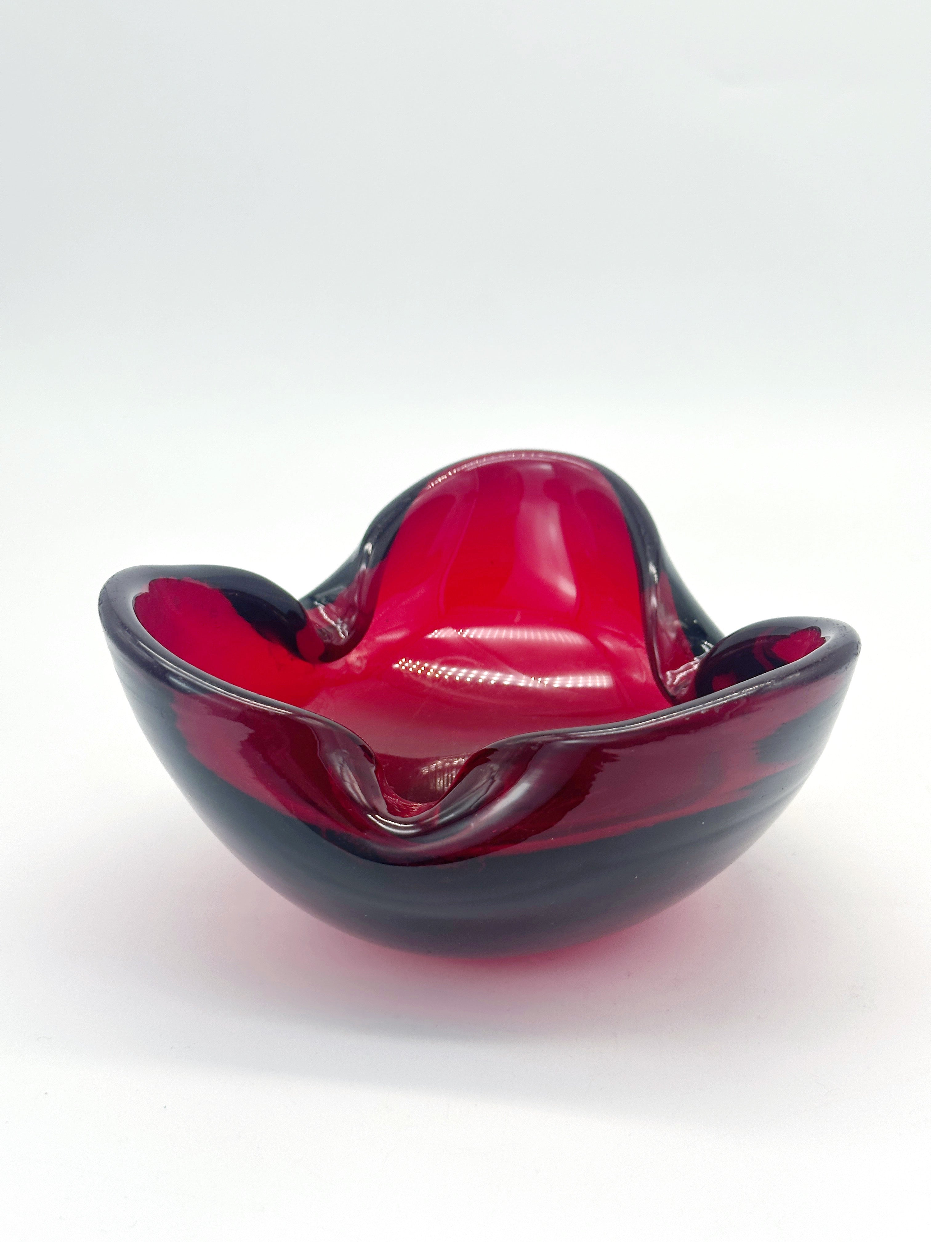 Vintage Murano Glasschale in tiefem Weinrot