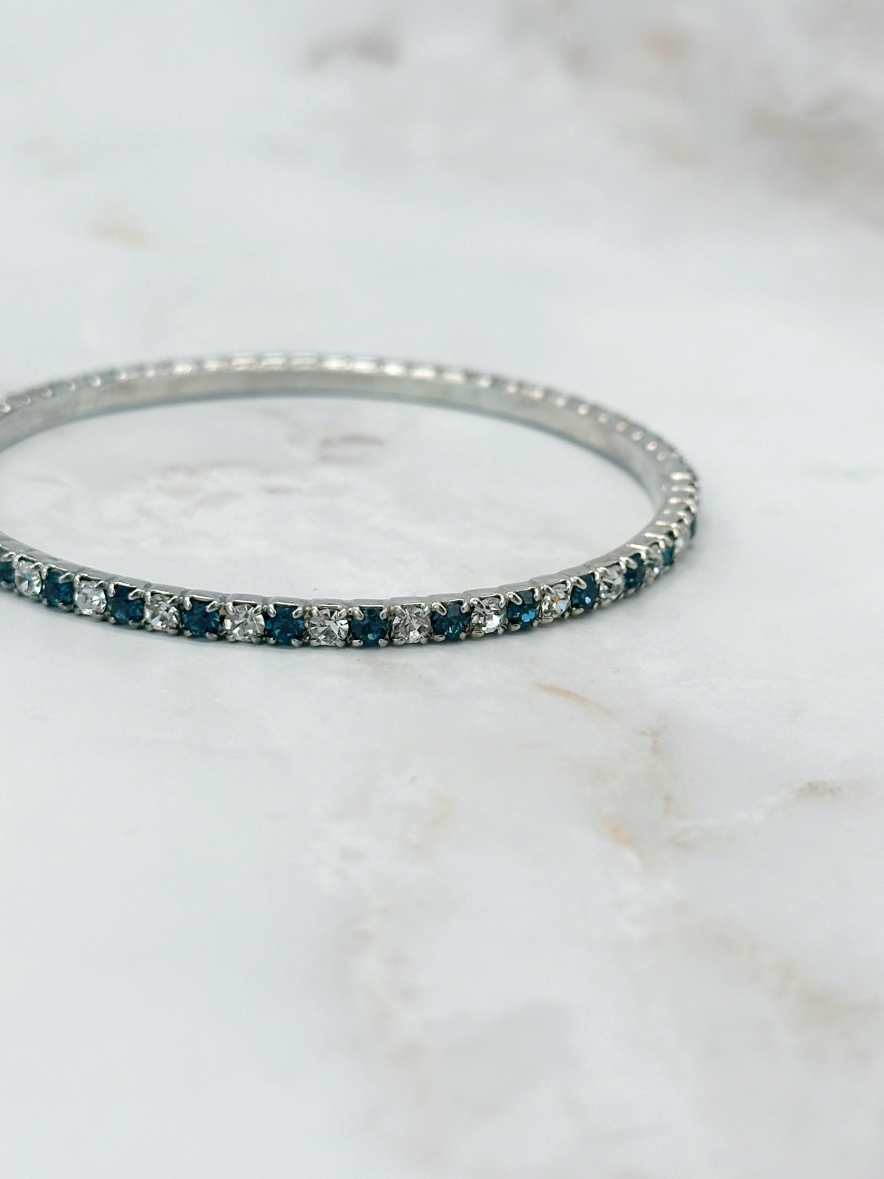 Vintage Armreifen mit blauem und klarem Strass