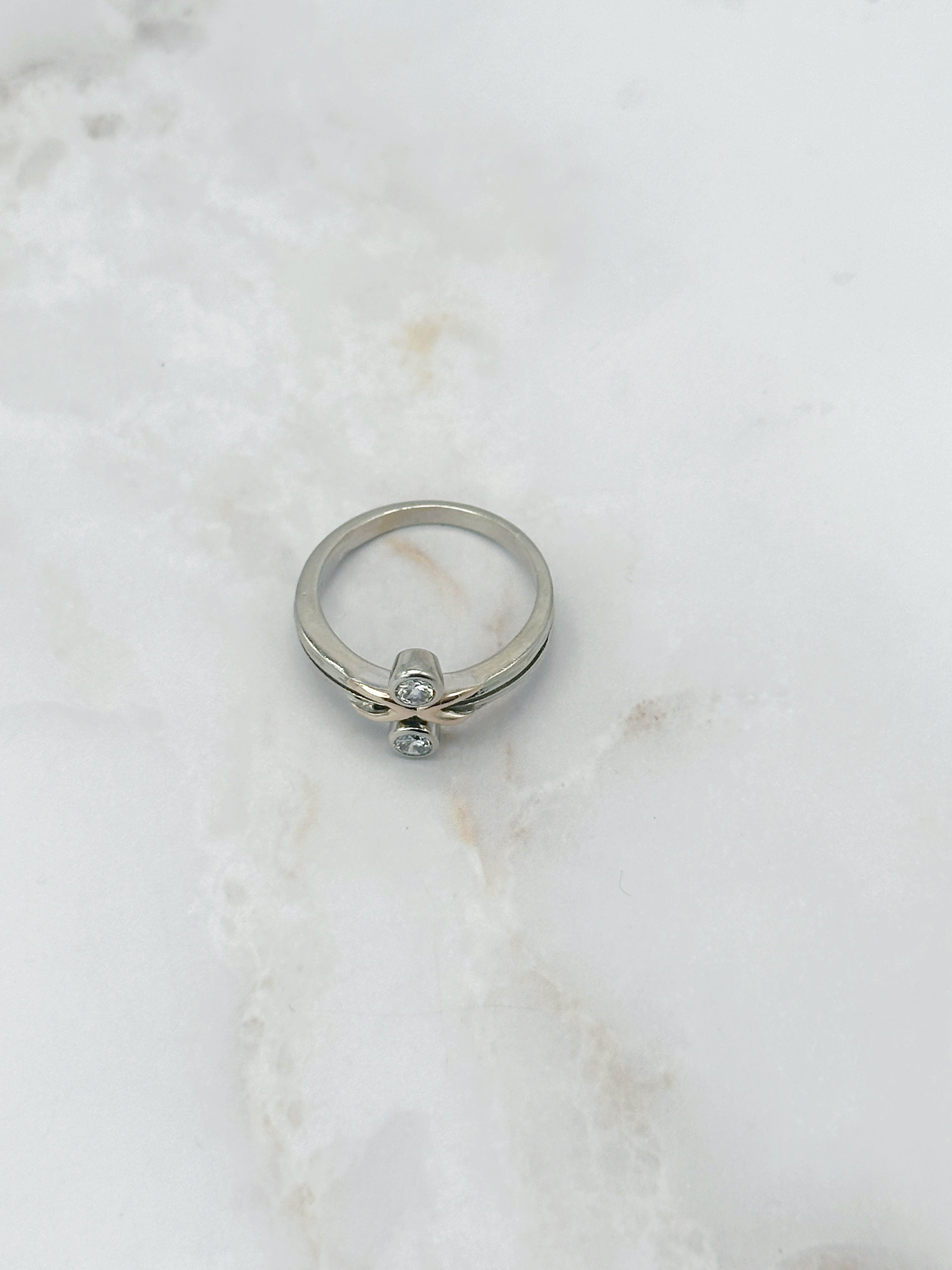 Ring mit zwei Diamanten in 585 Gelbgold und Weißgold
