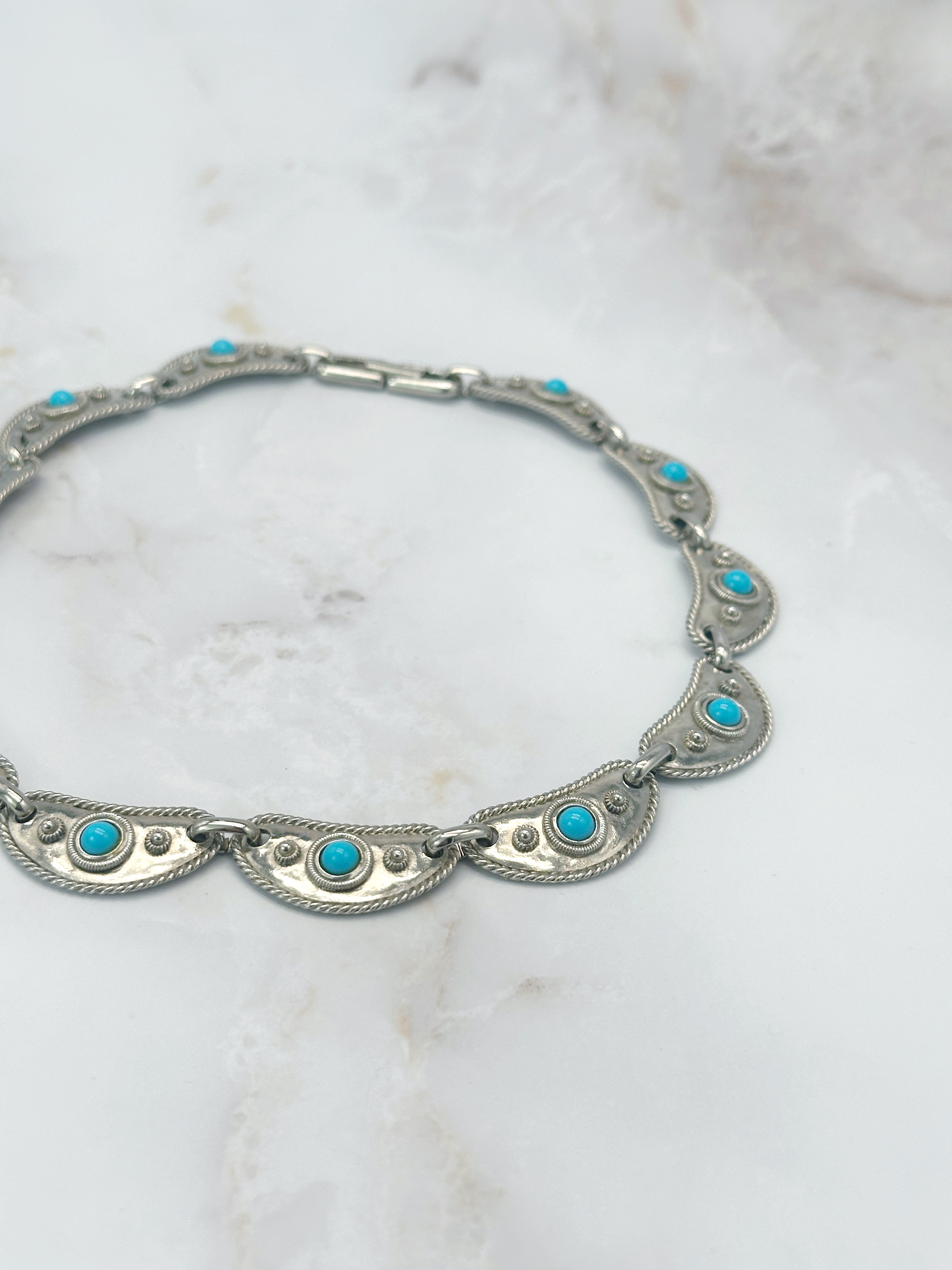Elegante Vintage Halskette mit türkisblauen Glassteinen