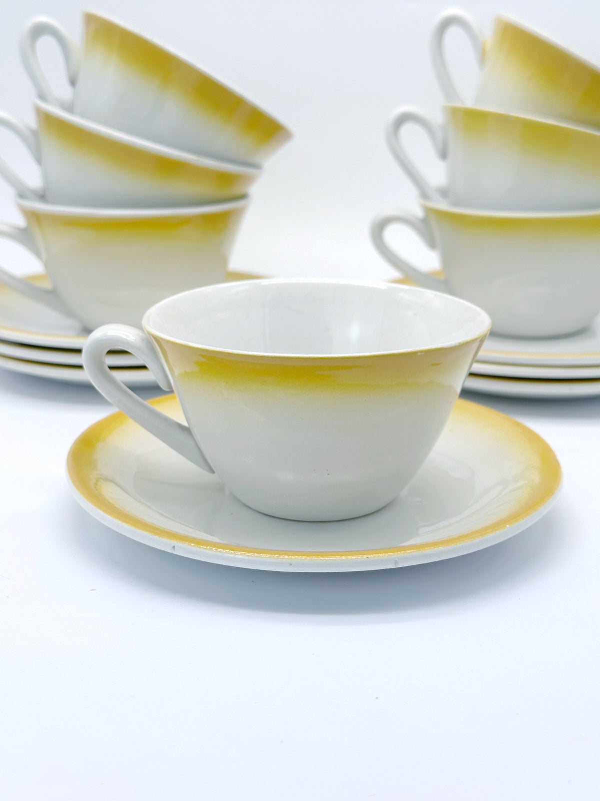Gelbe Kaffeetassen aus Keramik – 7er-Set mit Untertassen
