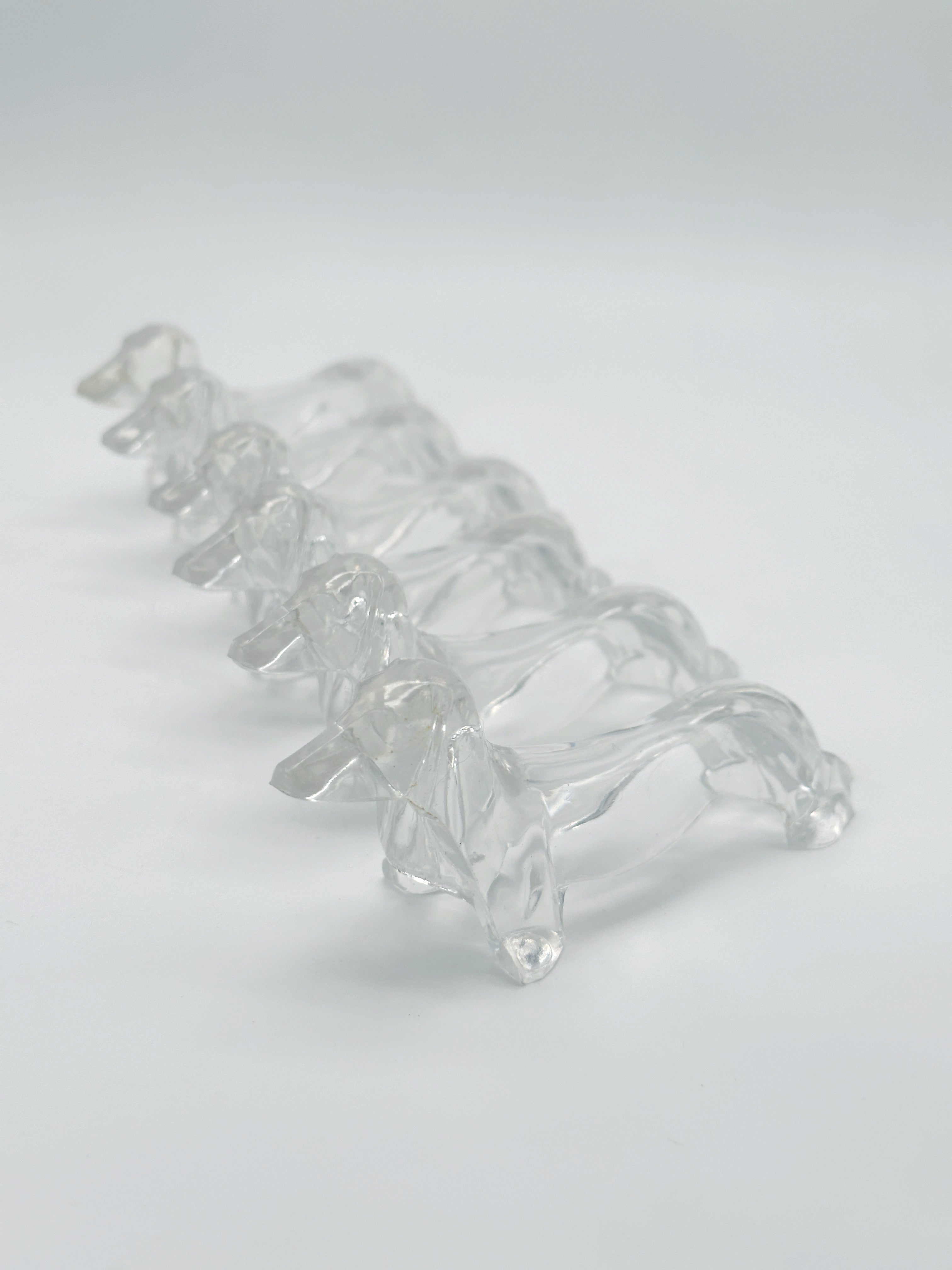 Set aus 6 Plexiglas Messerbänkchen Dackel