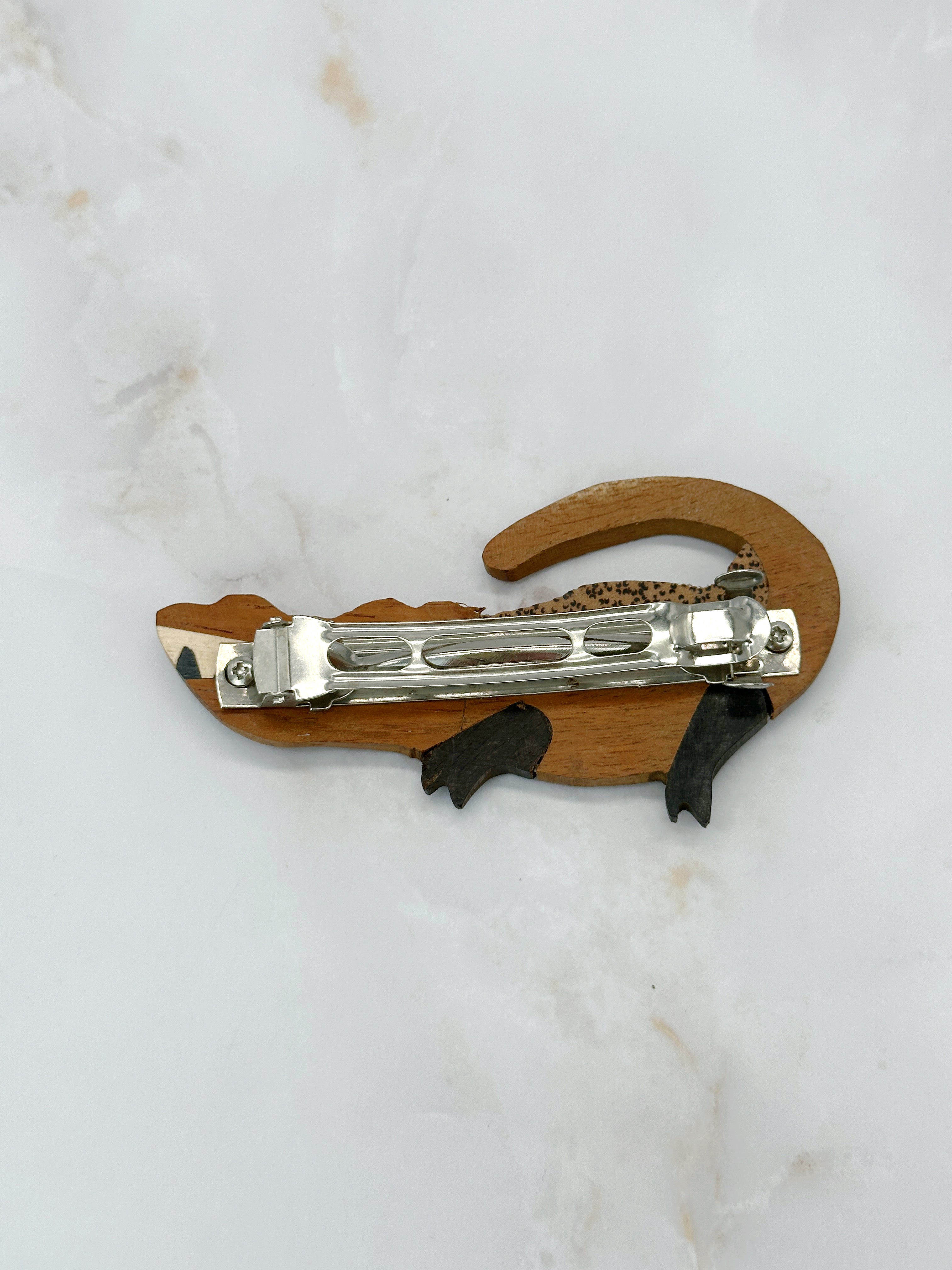 Haarspange mit Krokodil-Motiv aus Holz