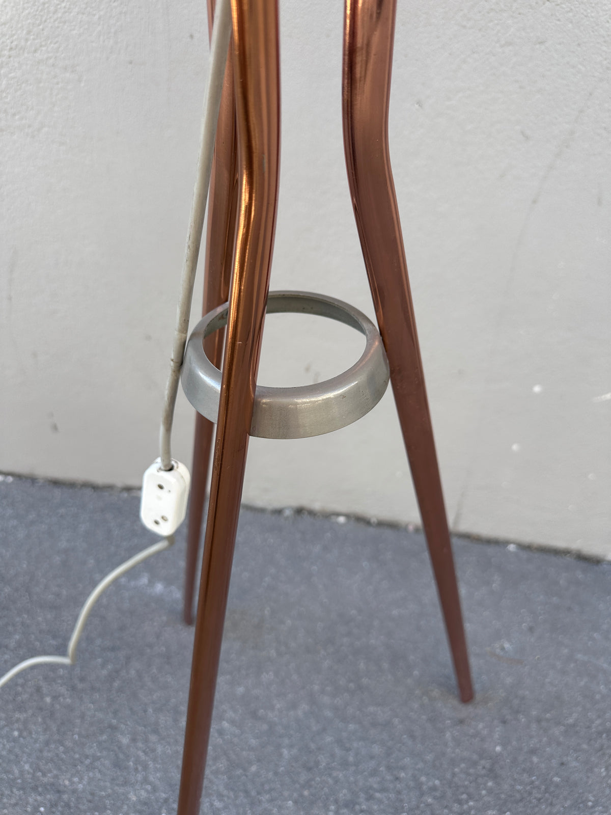 Dreibeinige Vintage Stehlampe aus den 1950/60er Jahren