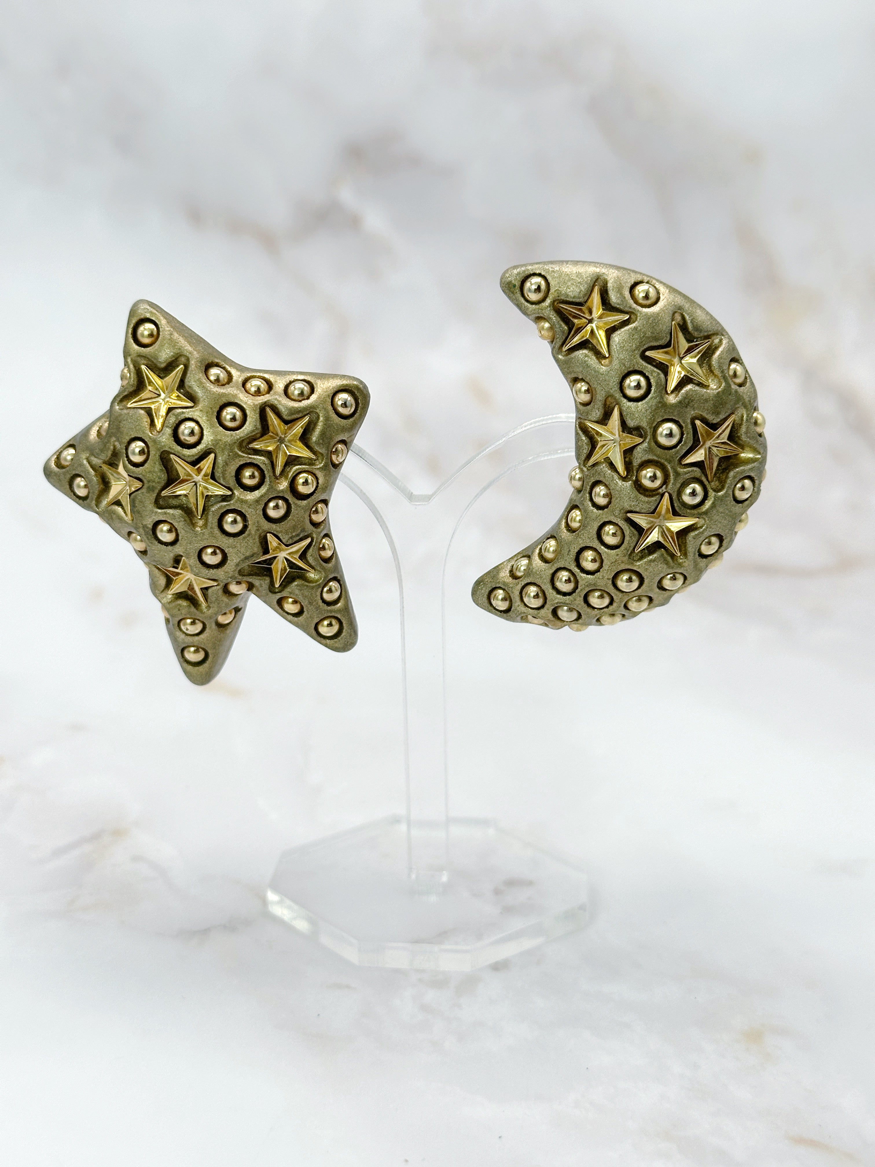 Asymmetrische Vintage Statement Ohrclips Mond & Stern aus goldenem Holz