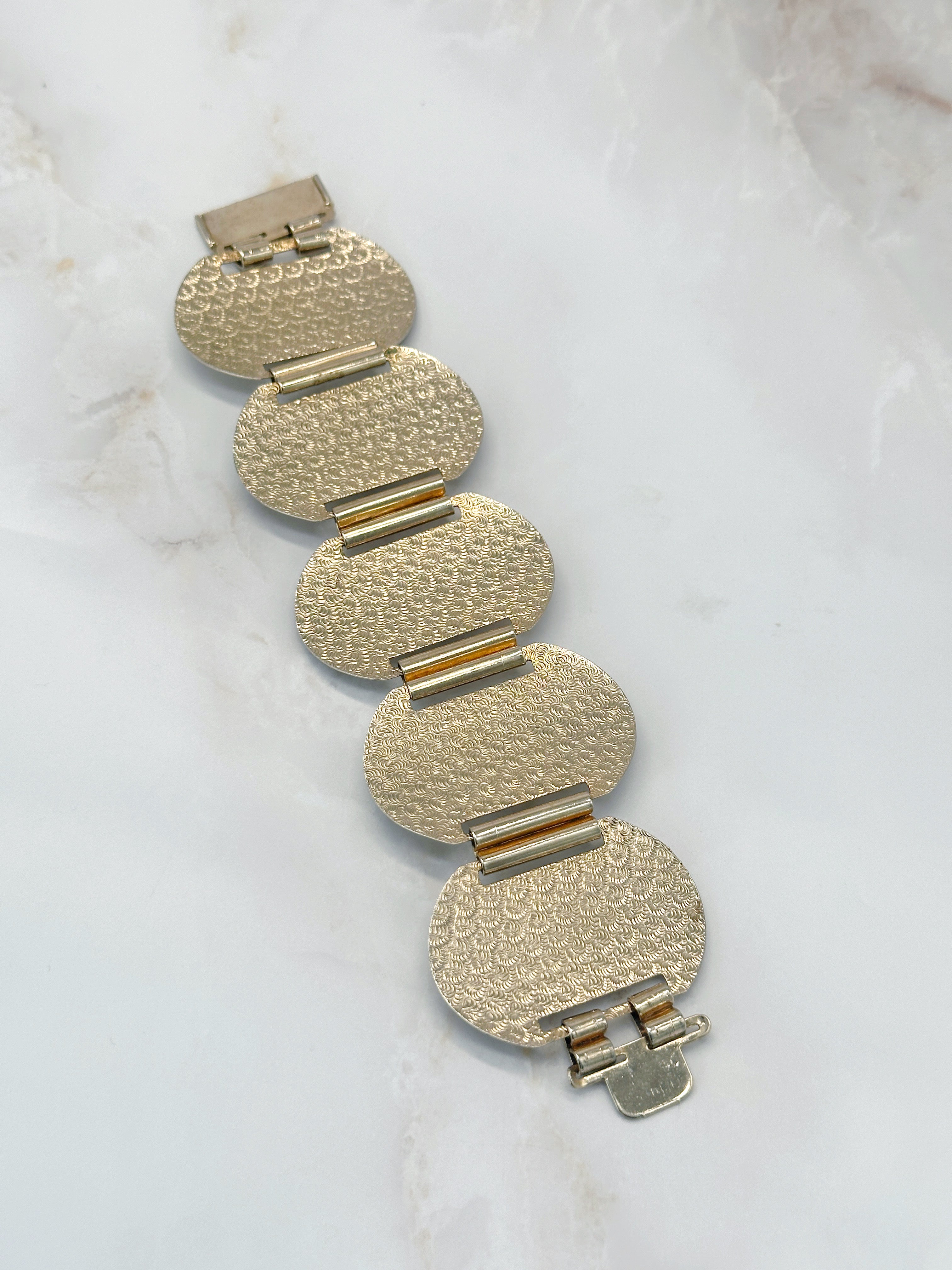 Elegantes Vintage Armband mit blauen Glassteinen