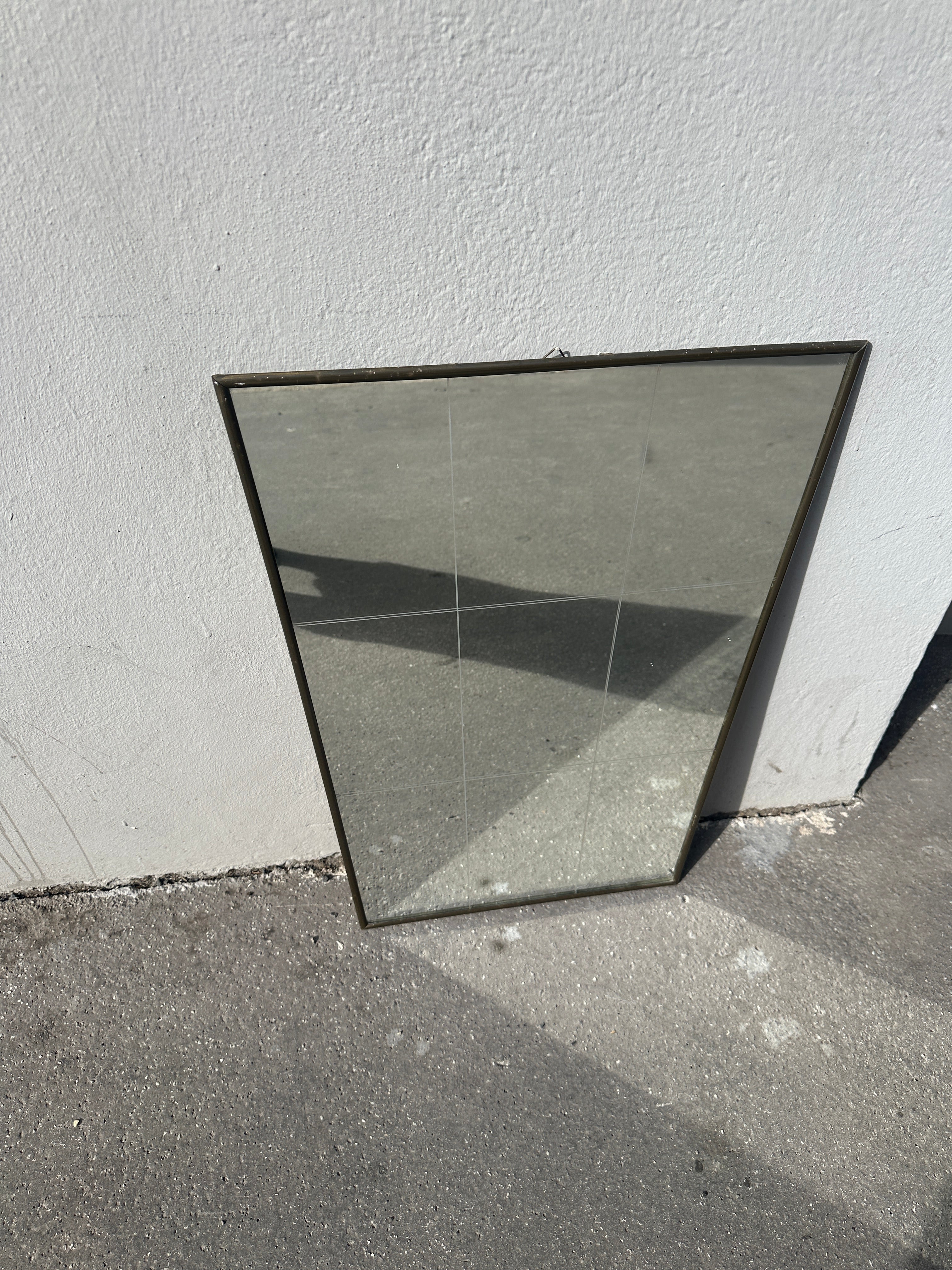Vintage Mid-Century Spiegel in Trapezform mit Metallrahmen