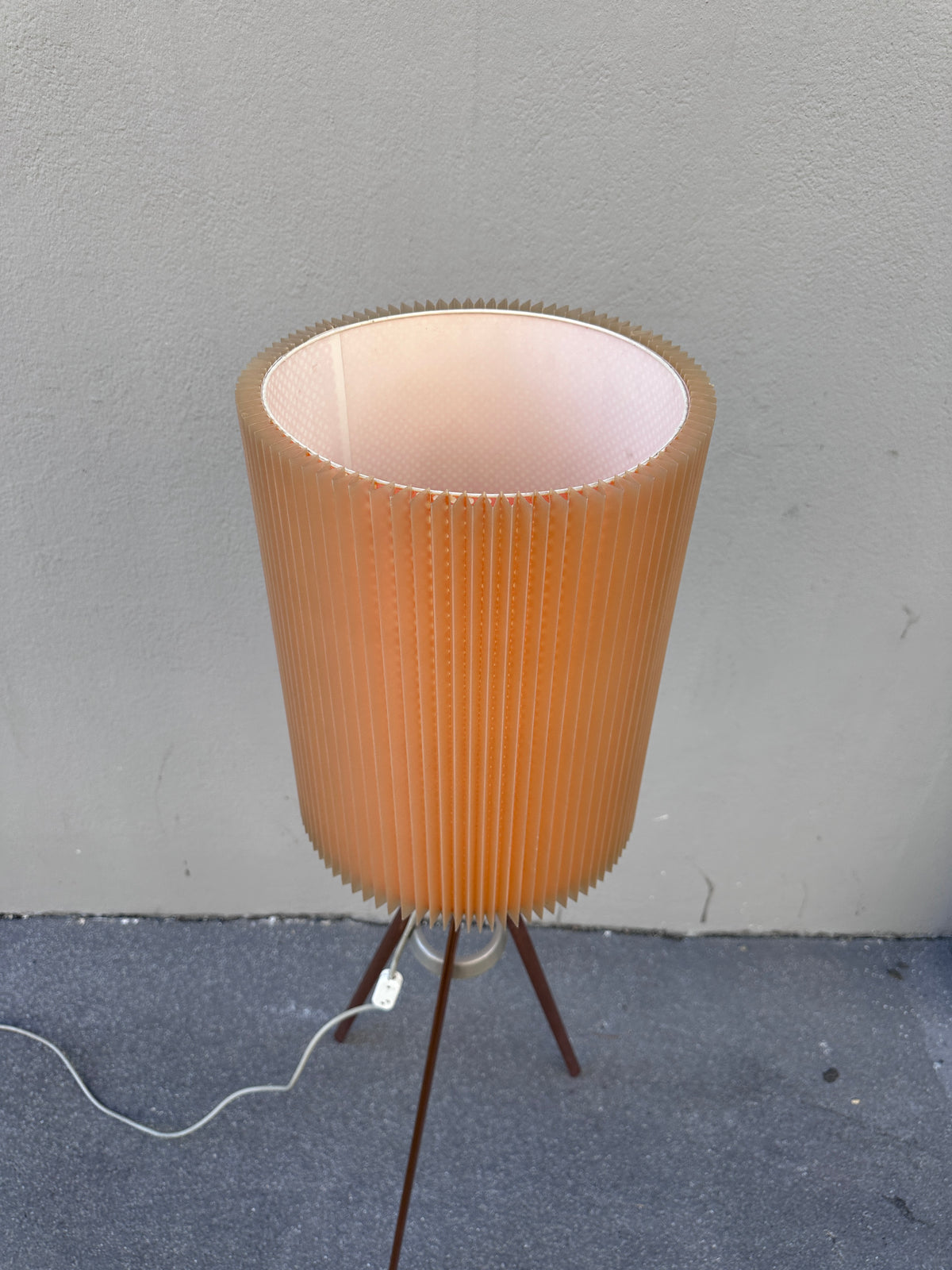 Dreibeinige Vintage Stehlampe aus den 1950/60er Jahren