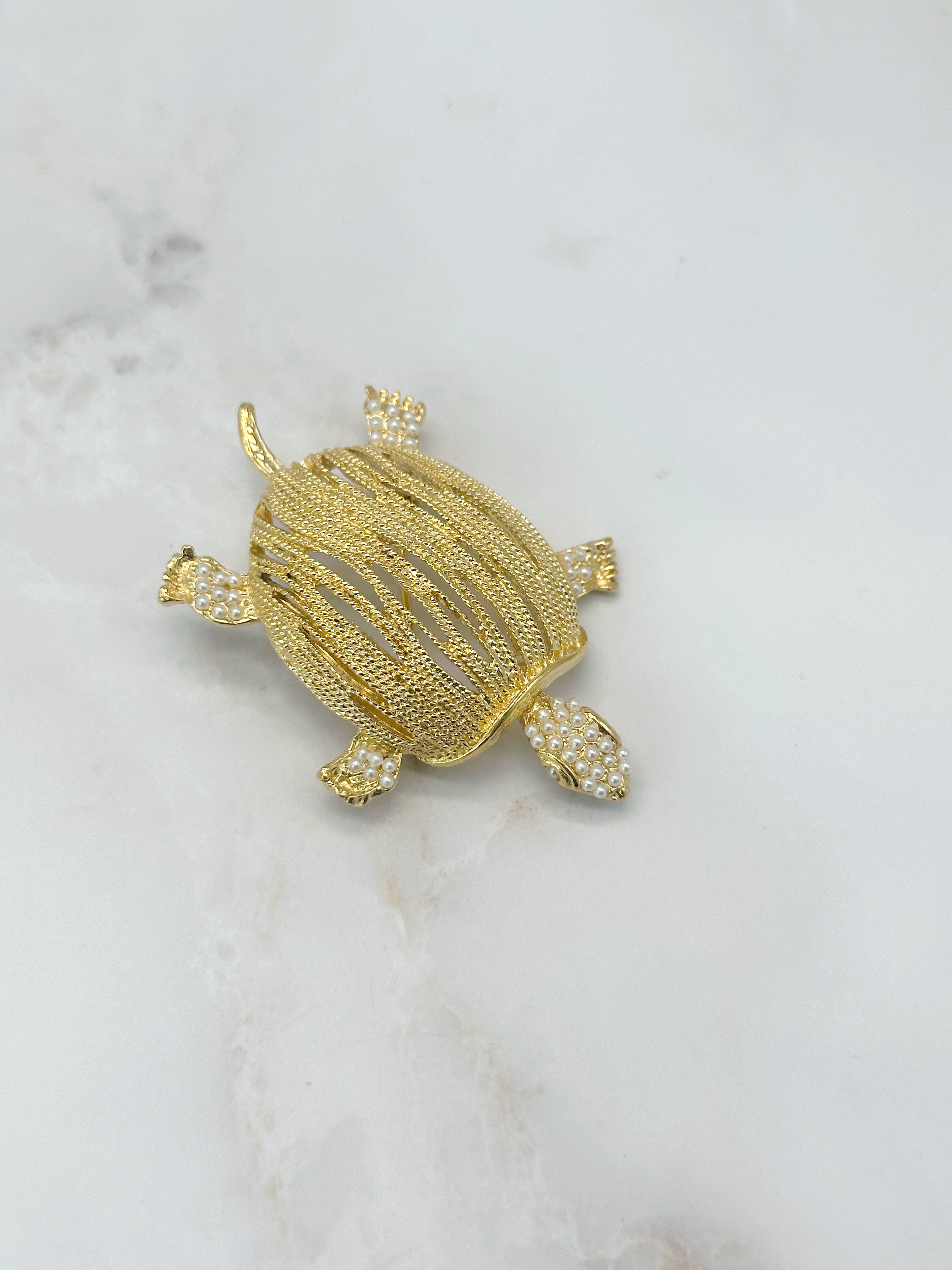 Vergoldete Vintage Brosche Schildkröte mit Saatkunstperlen