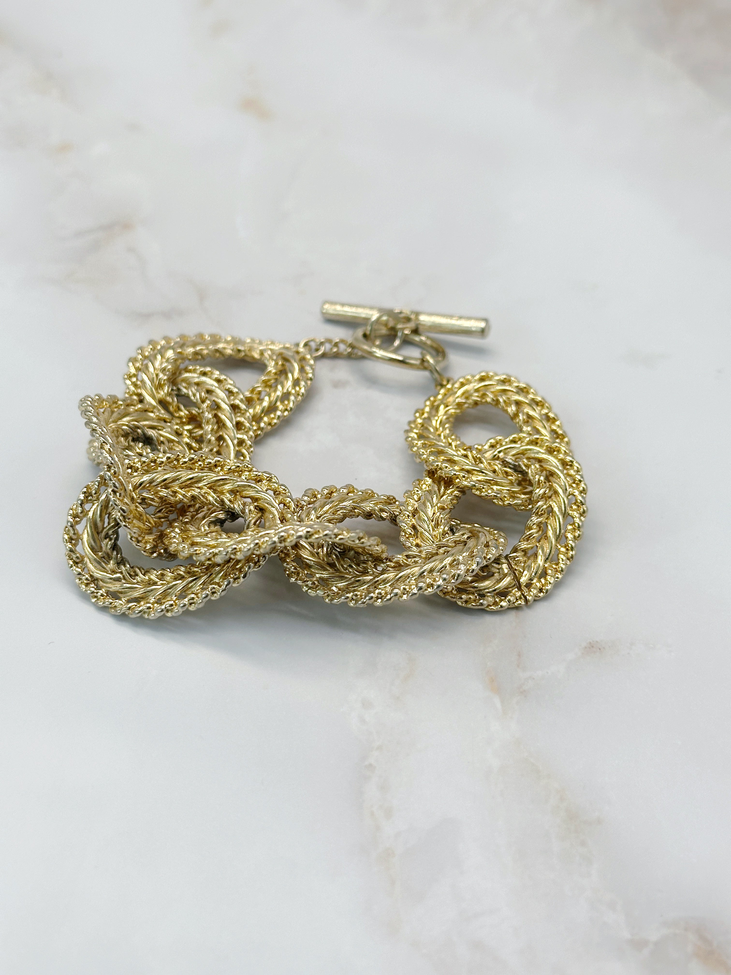 Vergoldetes Statement Armband in Seiloptik