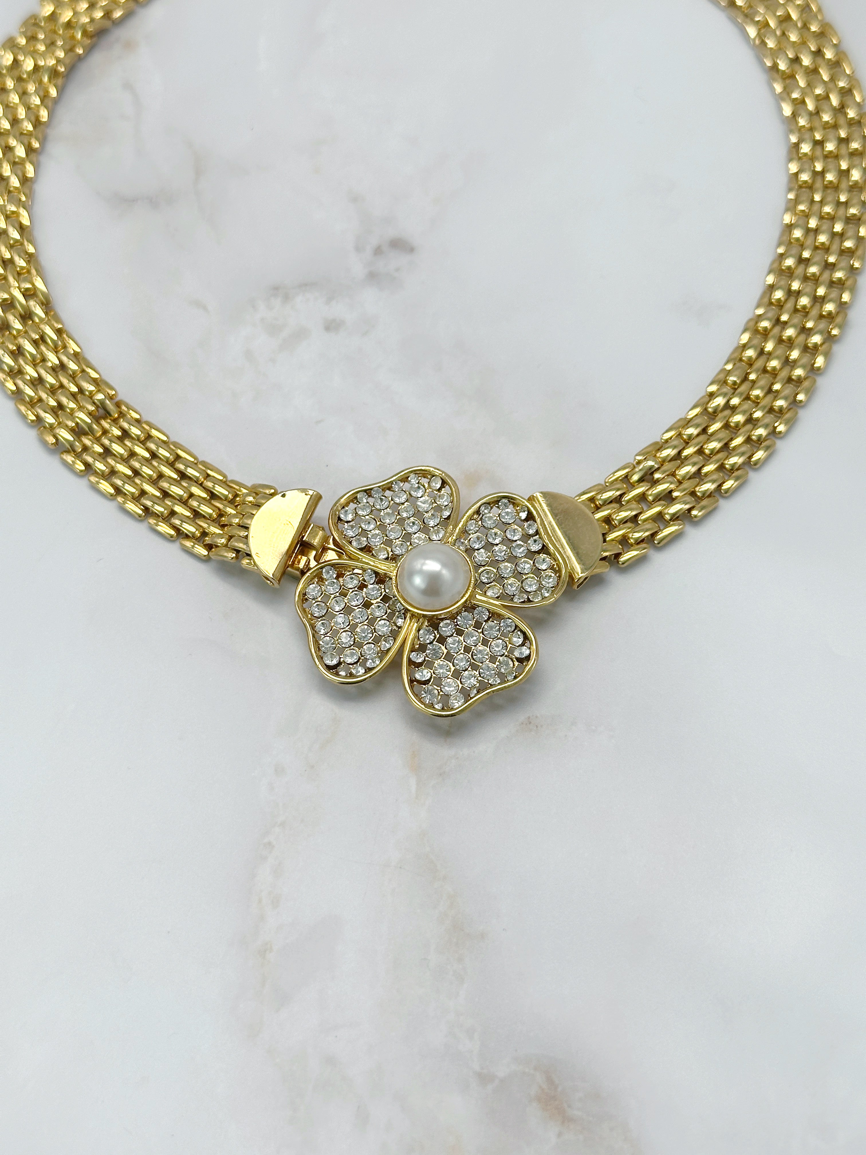 Vergoldetes Vintage Collier Made in Italy mit prachtvollem Blüten-Verschluss