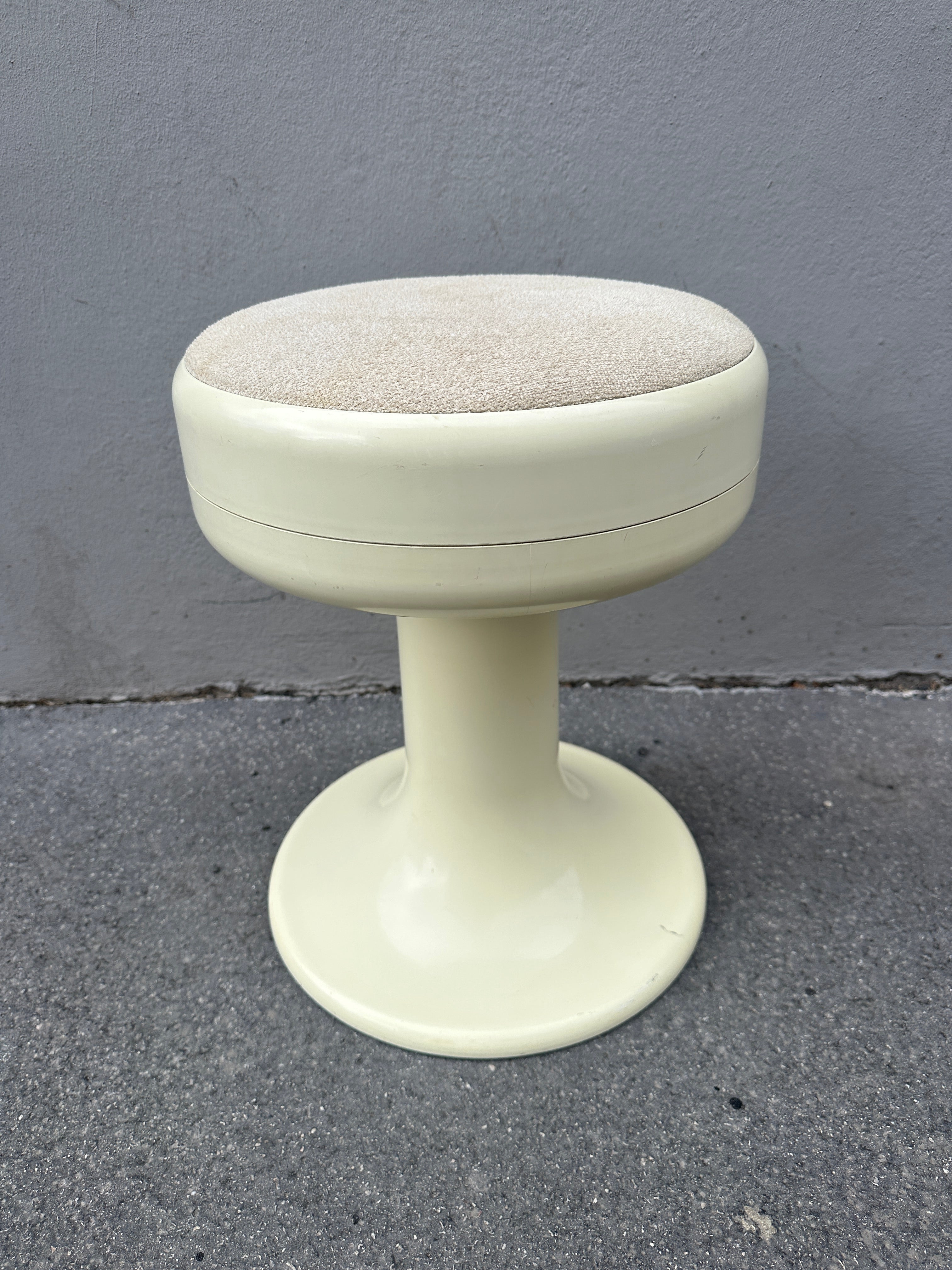 Space Age Hocker im Isoklepa Stil Beige mit Stoffpolster
