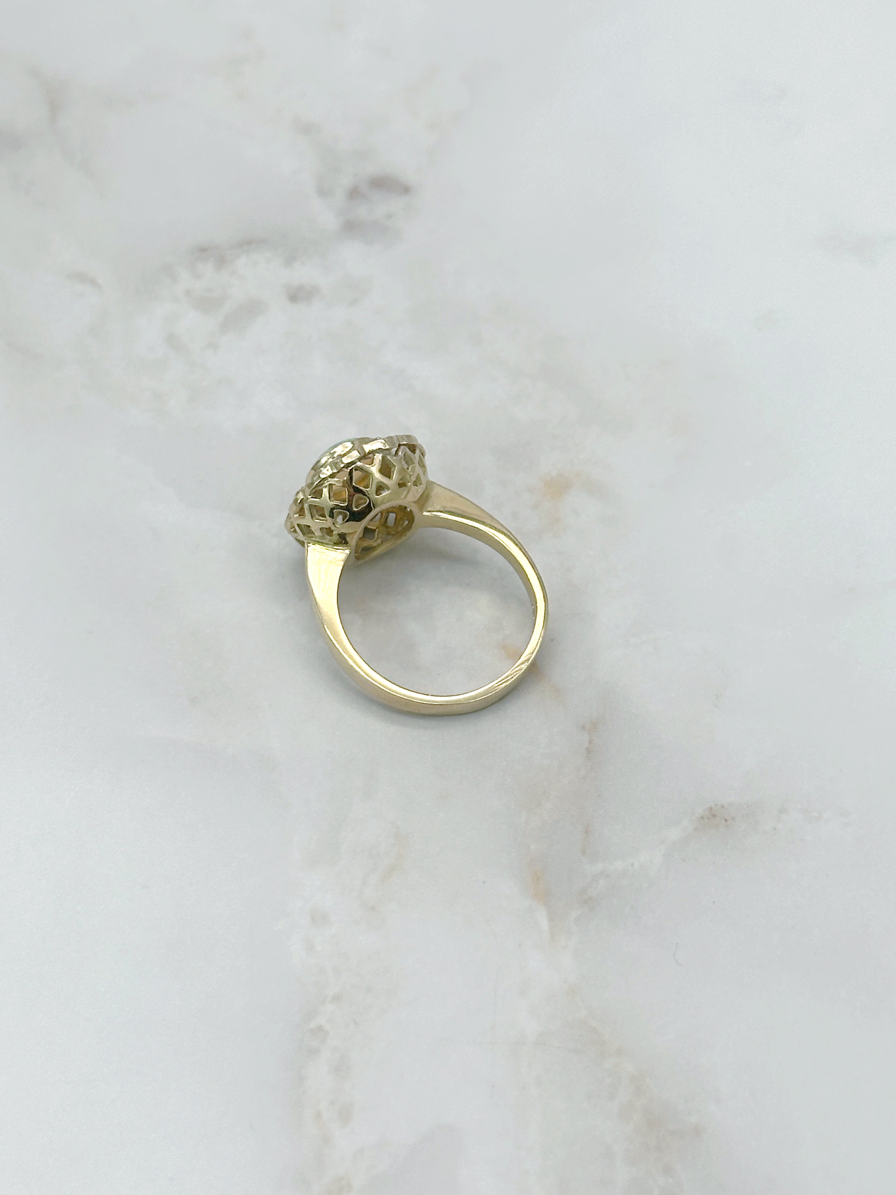 Goldring mit synthetischem Opal und Zirkonia in 585 Gelbgold