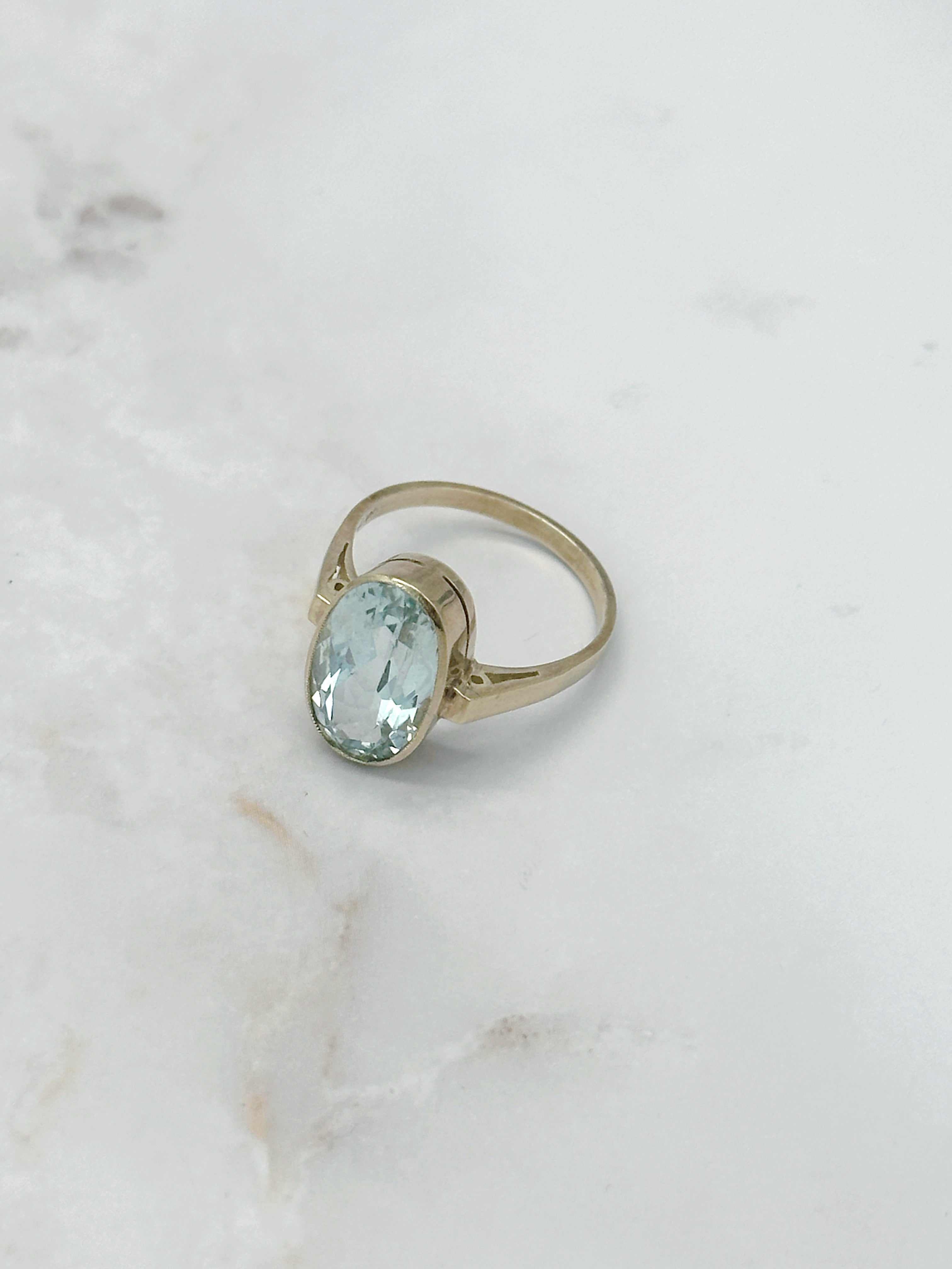 Vintage Ring in 585 Gelbgold mit ovalem Aquamarin