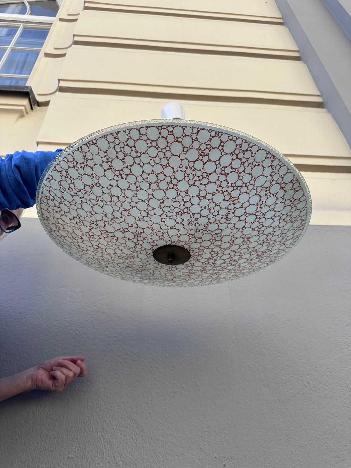 Mid-Century Deckenlampe mit rot-weißem Kreismuster um 1960