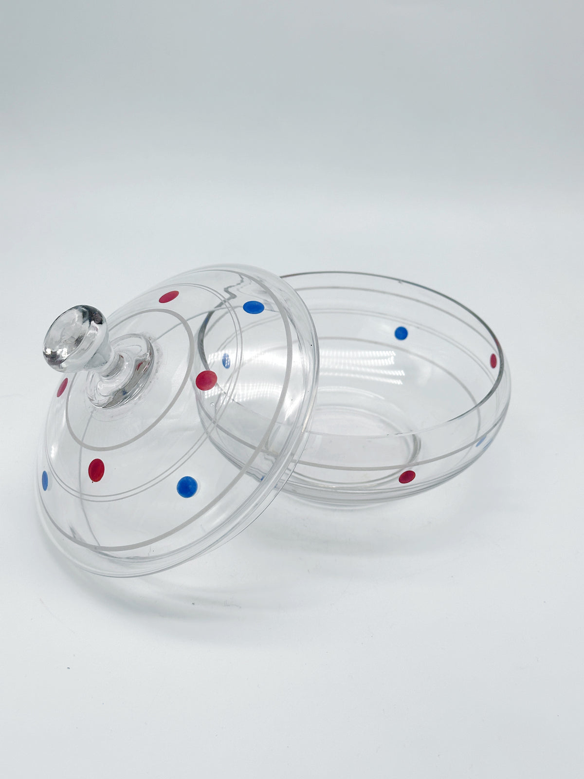 Vintage Deckeldose / Bonboniere aus Glas mit blau-roten Punkten um 1950
