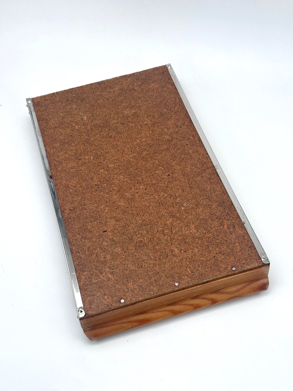 Mid-Century Tablett in Rot mit Holz, Glas und Metall
