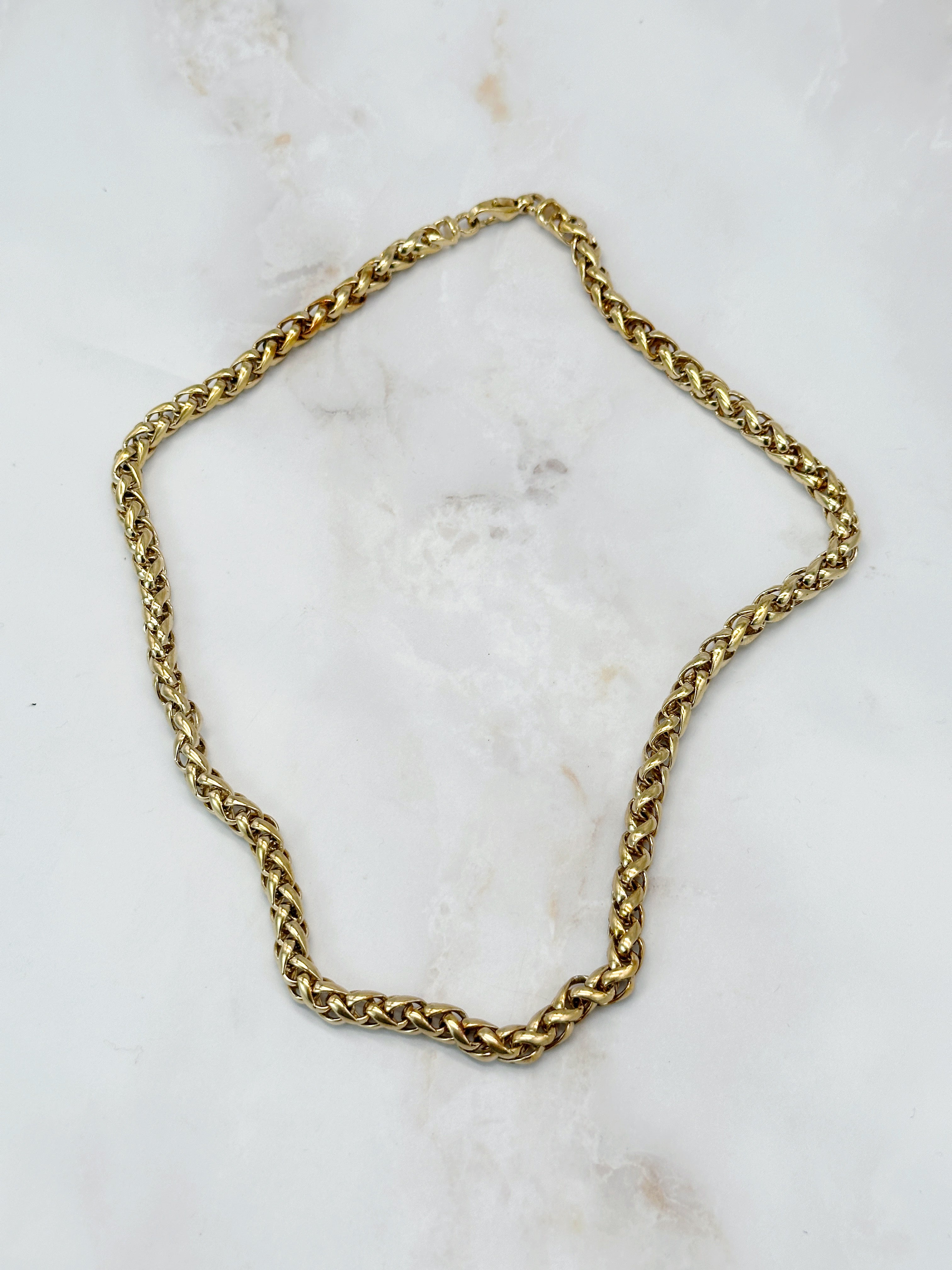 Elegante vergoldete Gliederkette