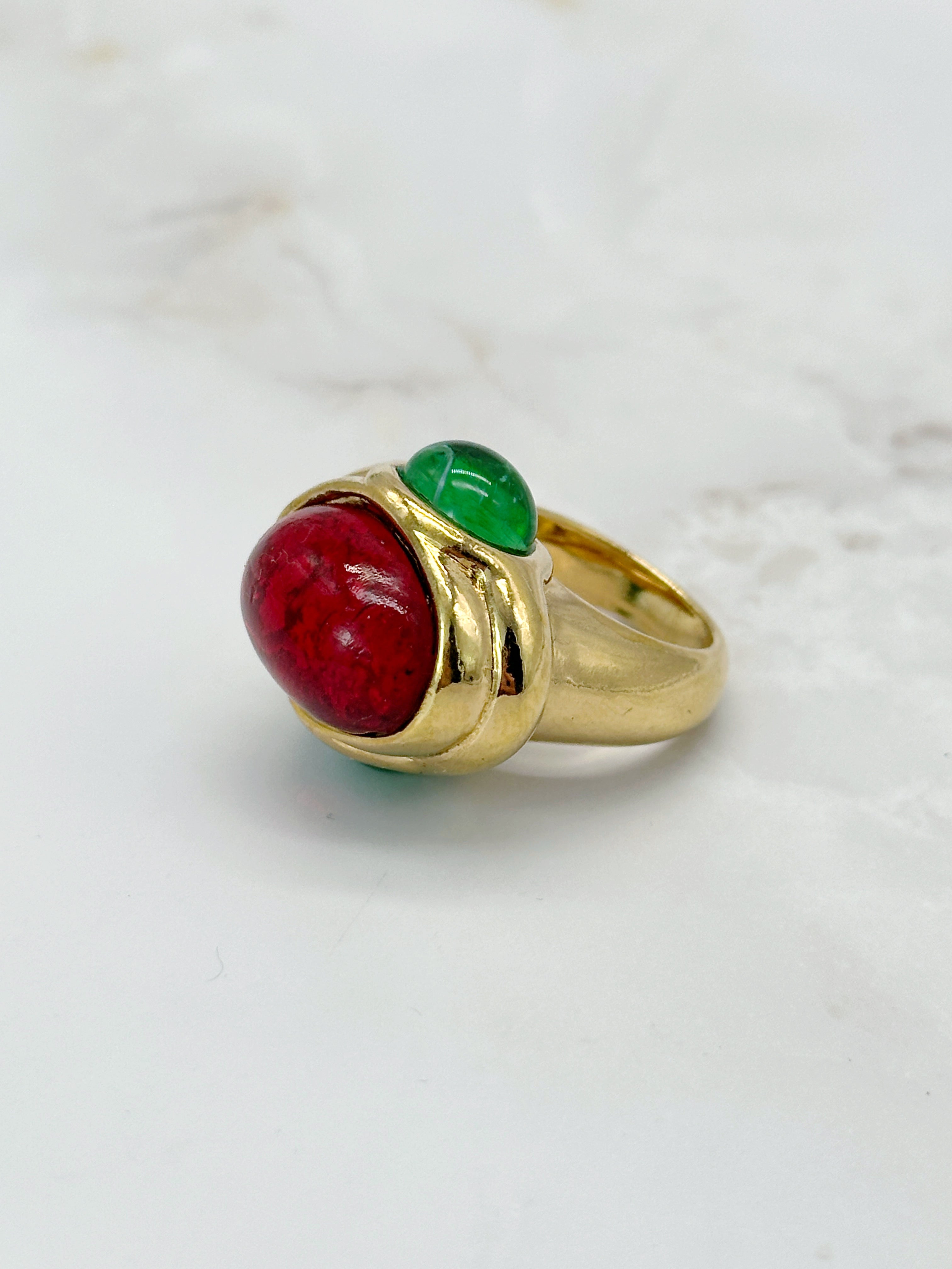 Opulent vintage ring Etruscan style ruby ​​red &amp; emerald green