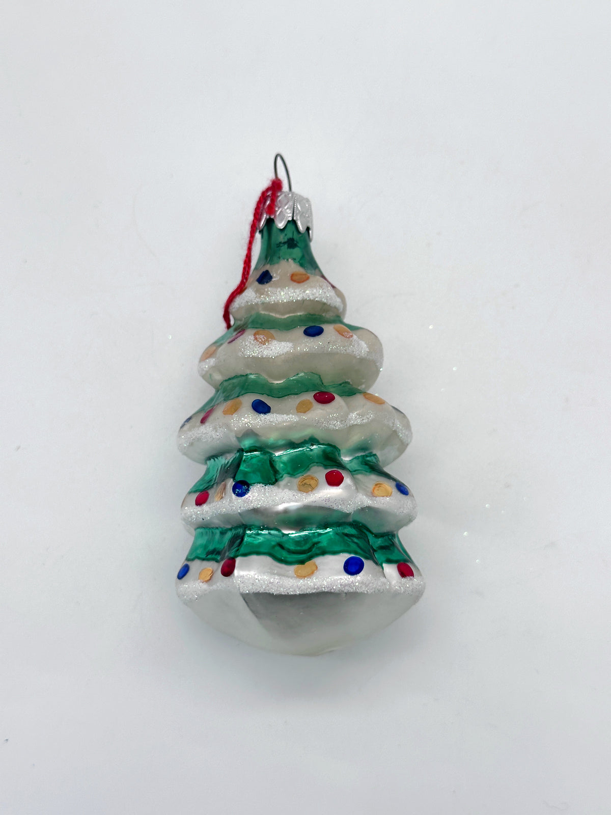 Mundgeblasener Christbaumanhänger aus Glas – grüner Weihnachtsbaum mit Glitzer und Punkten