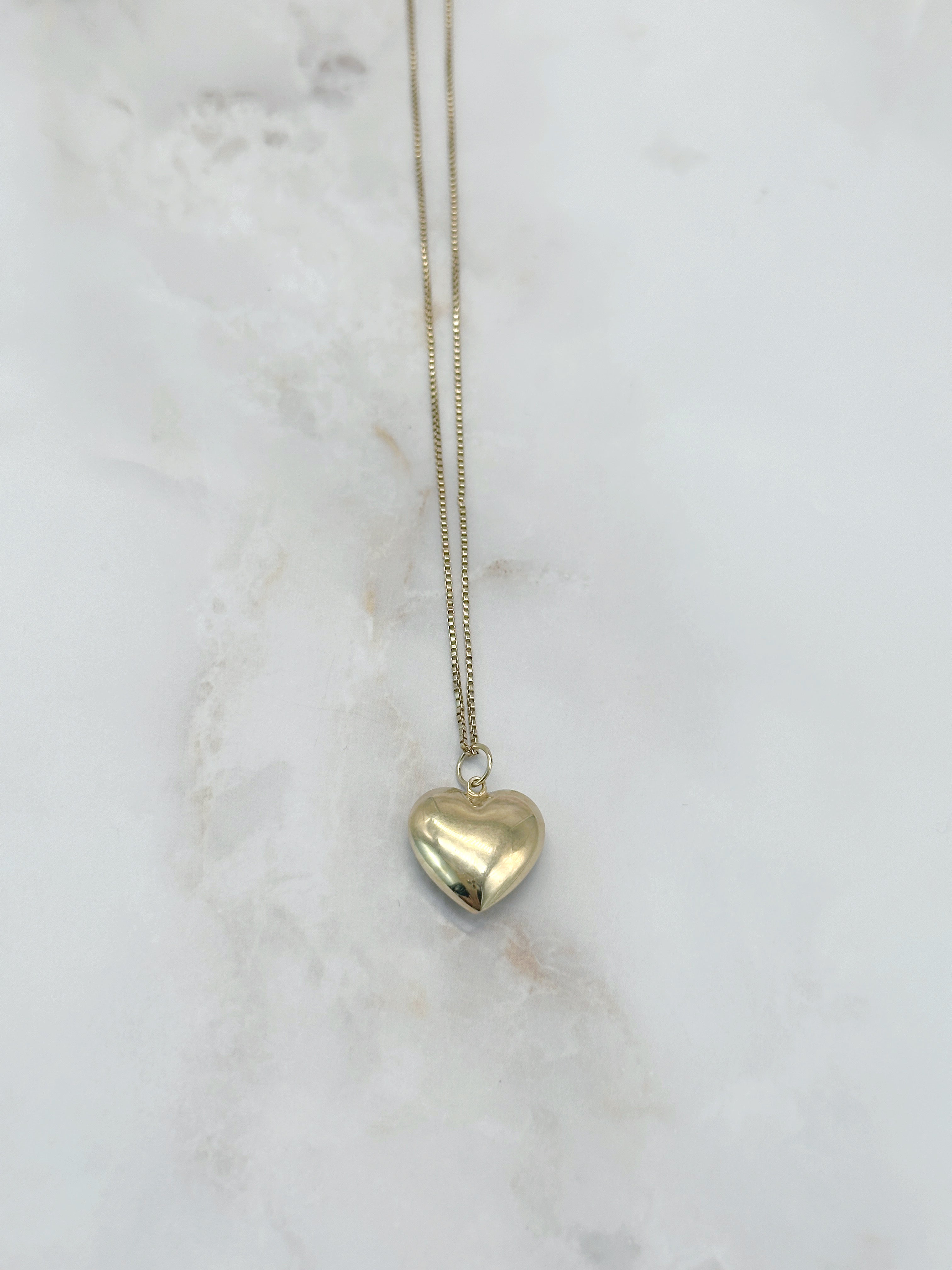 Zeitlose Goldkette mit glattem Herzanhänger