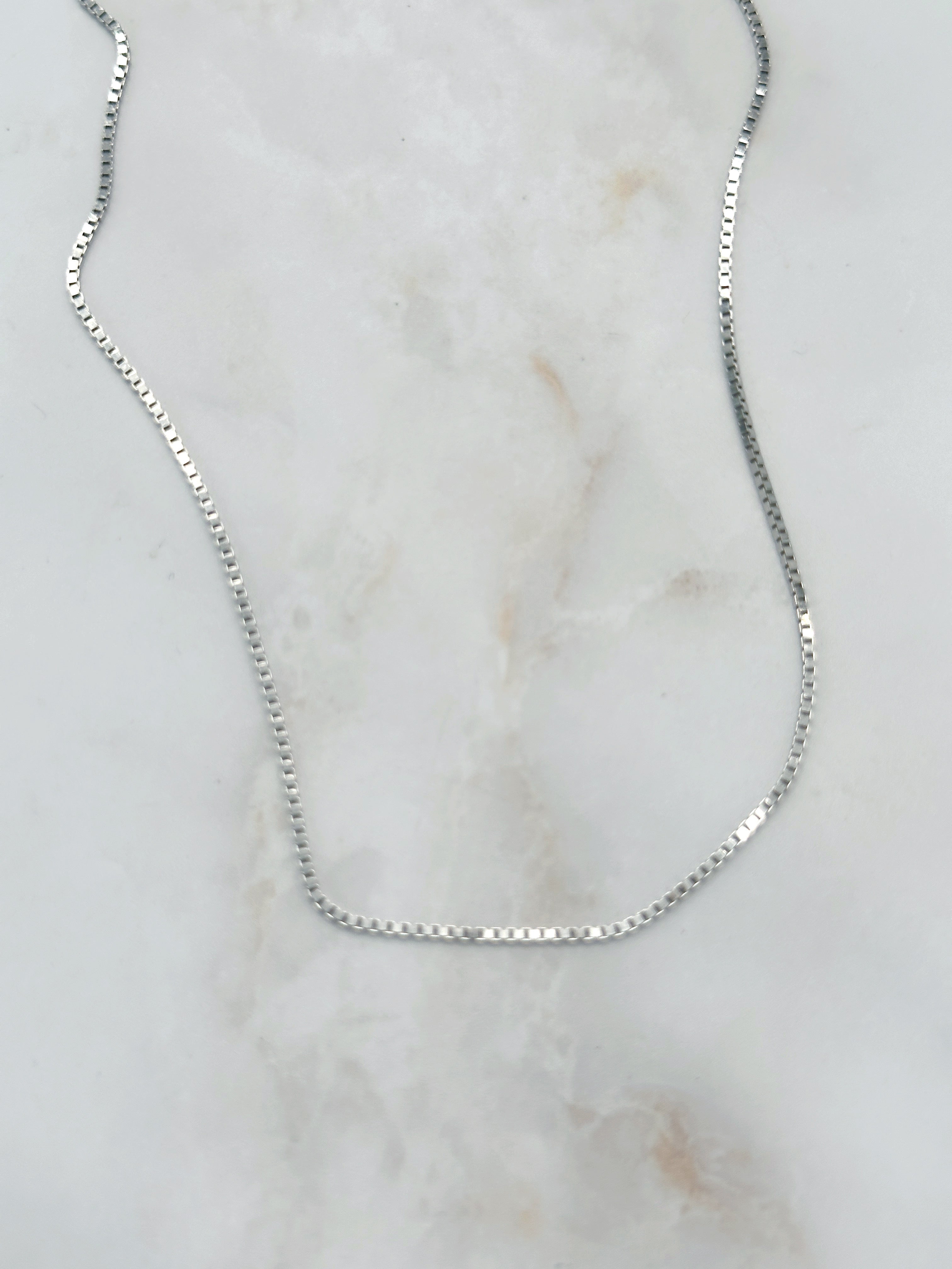 Elegante 585 Weißgold Kette – Zart und Vielseitig