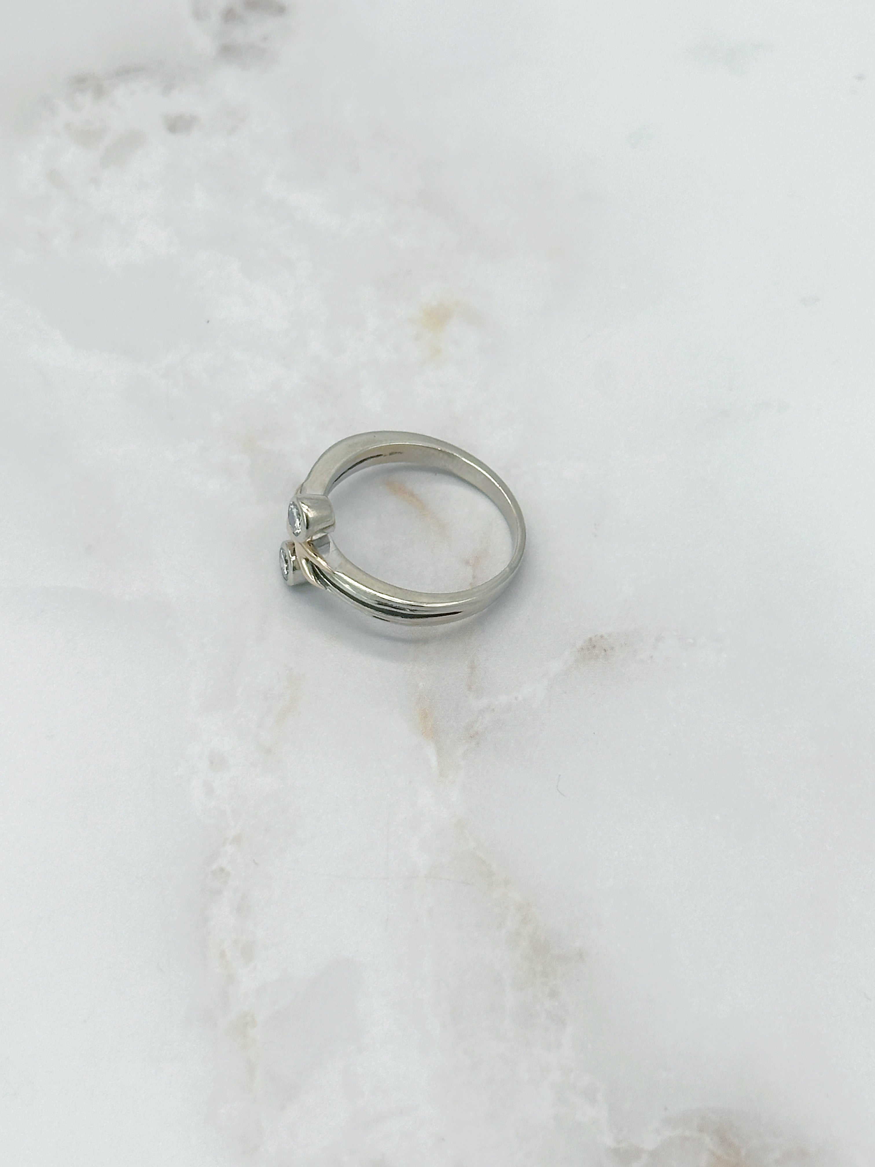 Ring mit zwei Diamanten in 585 Gelbgold und Weißgold