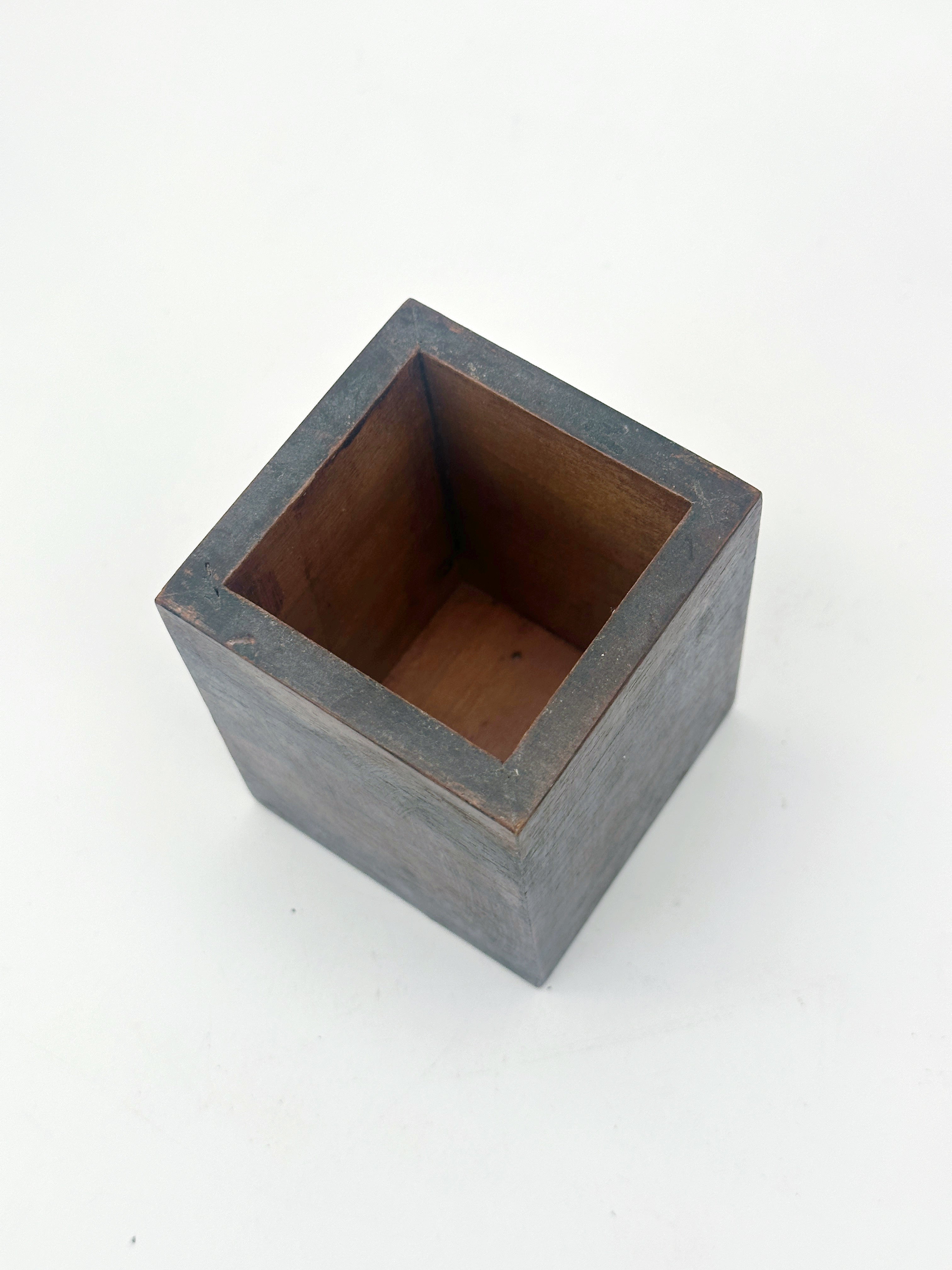 Vintage Holzdose für Tabak oder Zigaretten mit versilbertem Knauf