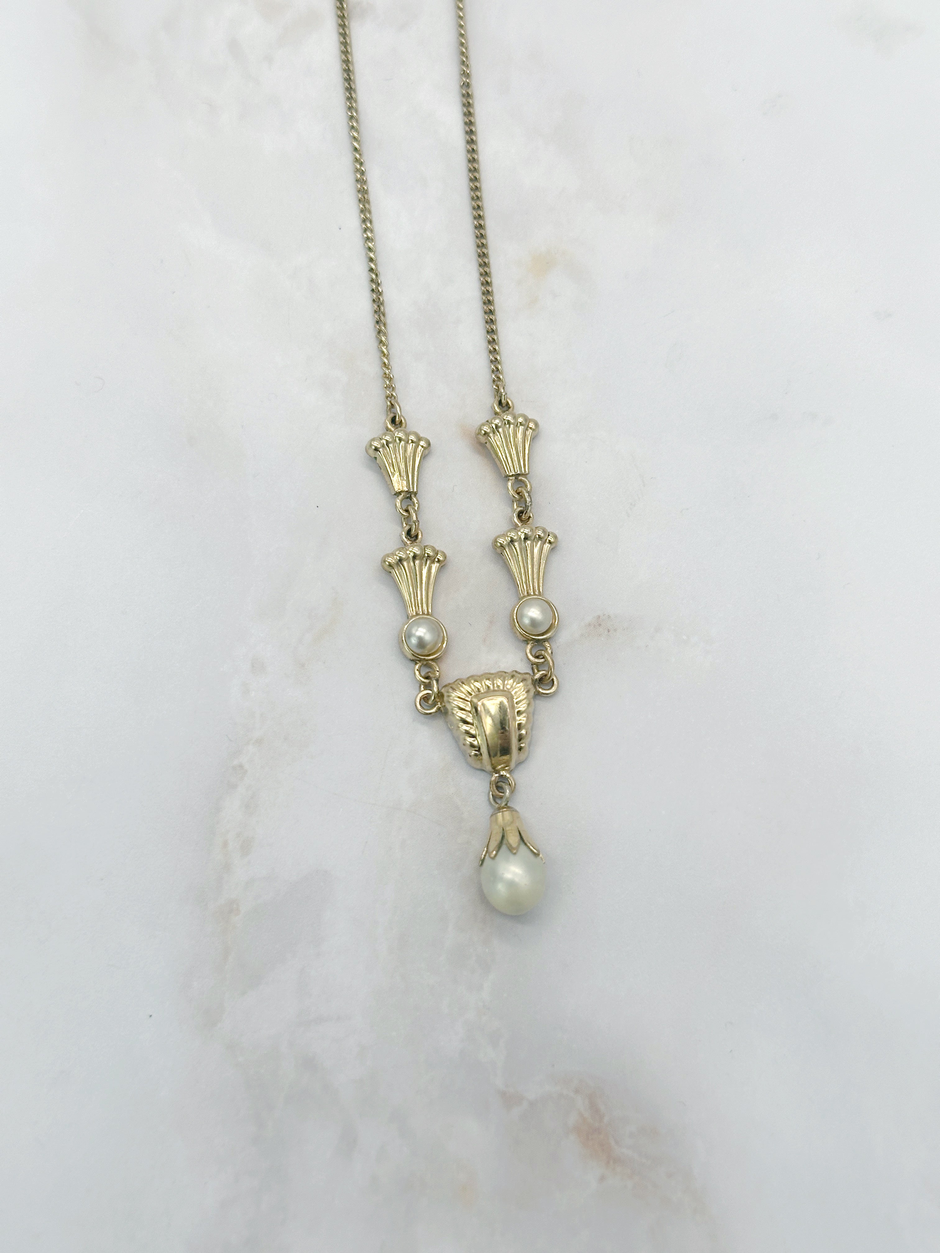 Vergoldete Vintage Halskette im Jugendstil-Design mit Perlen