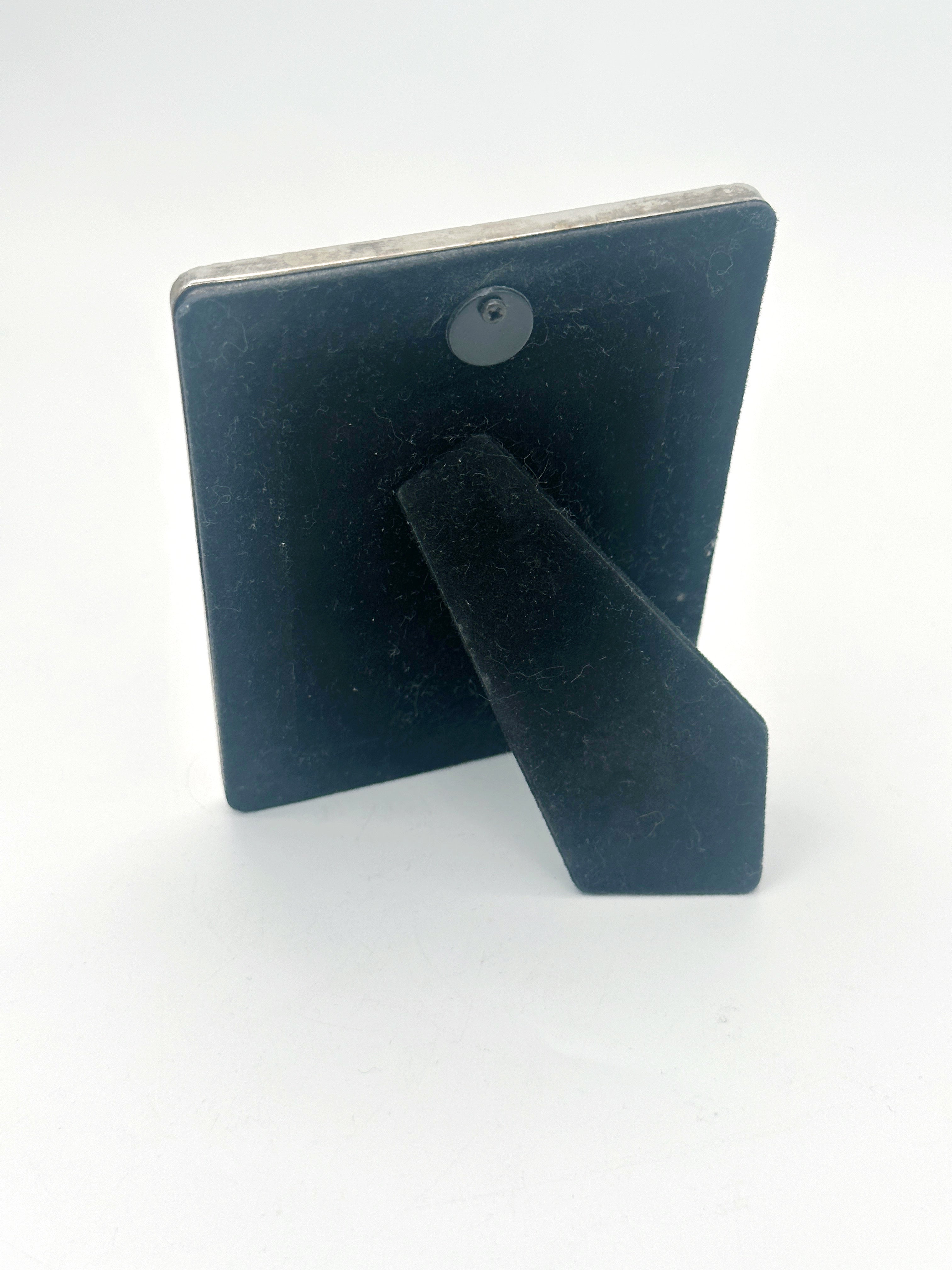 Eleganter versilberter Fotorahmen mit seilartiger Verzierung