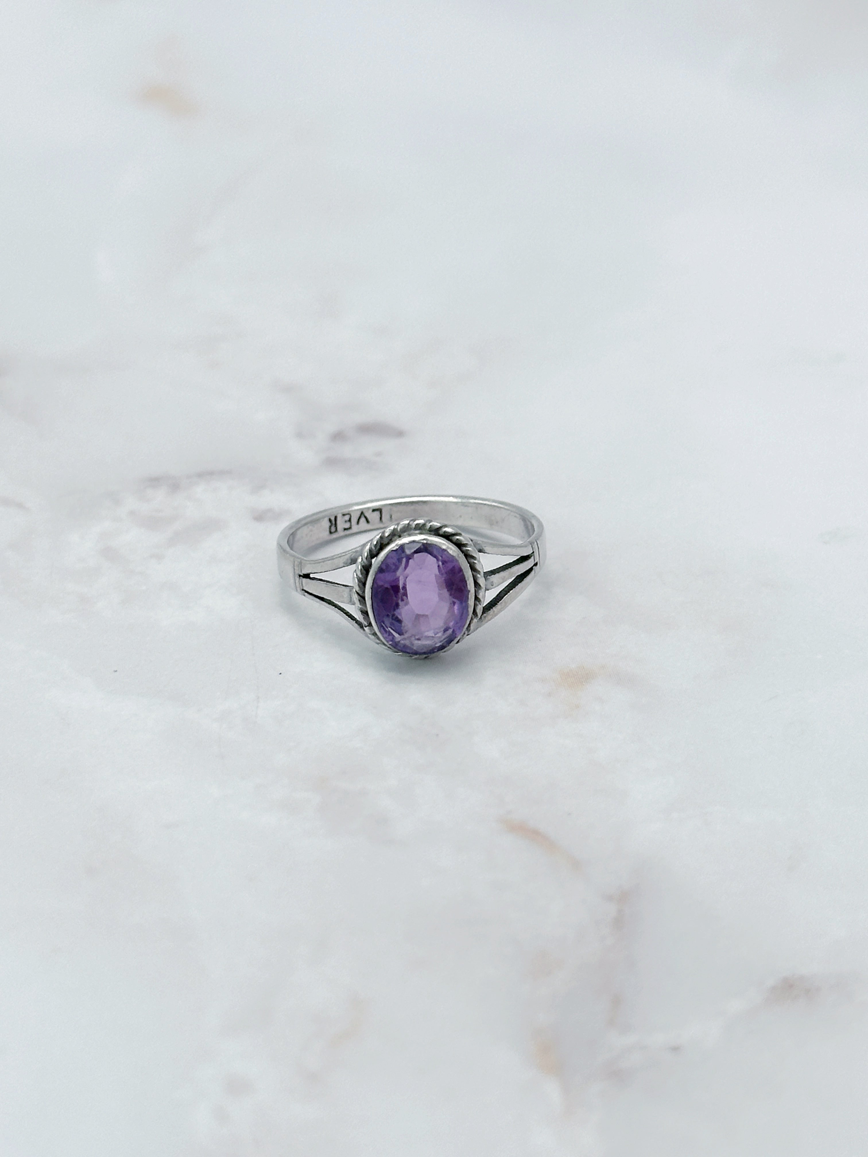 Silber Ring mit ovalem Amethyst