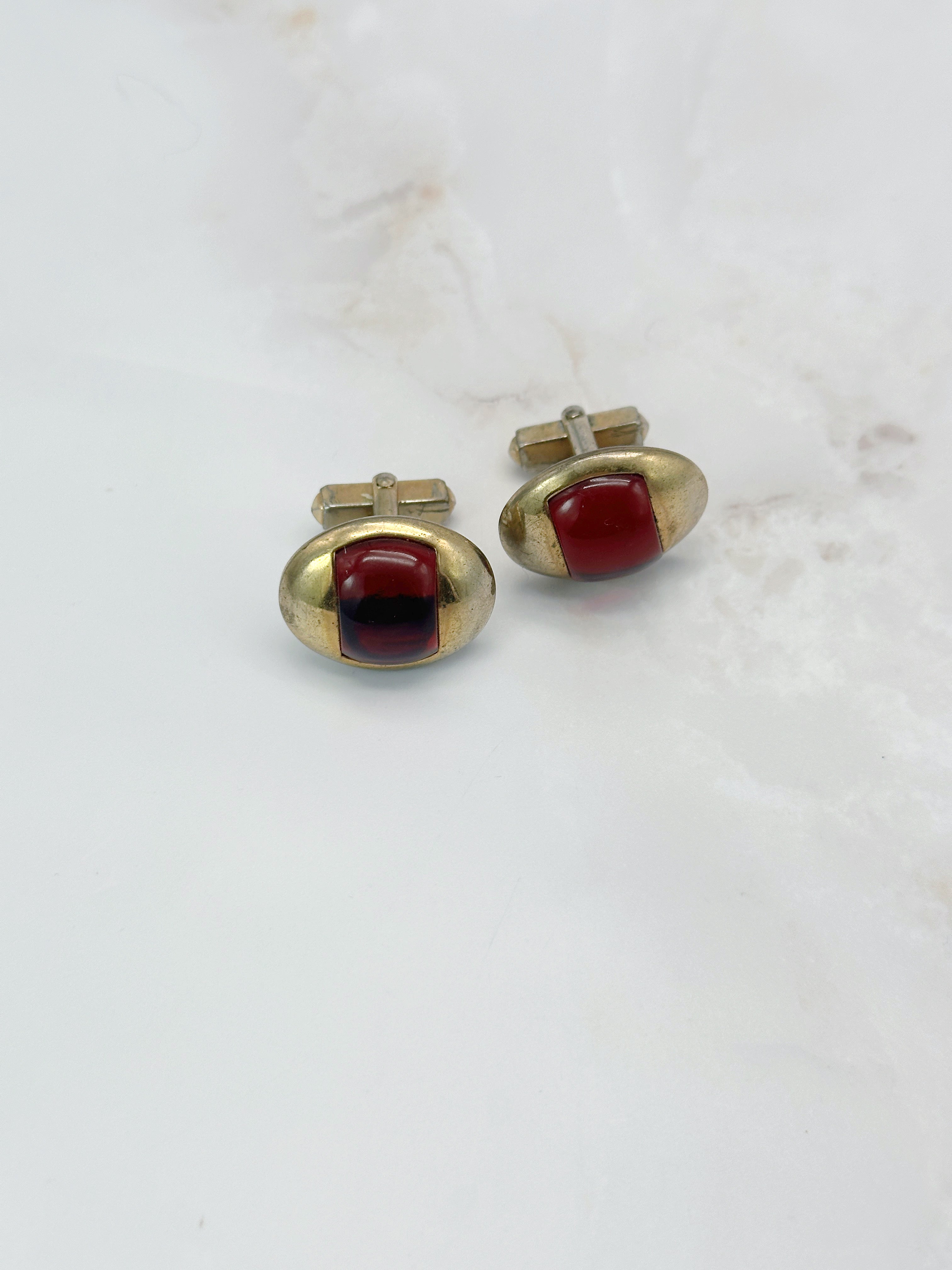 Signierte Vintage Manschettenknöpfe von Anson vergoldet mit rotem Glasstein