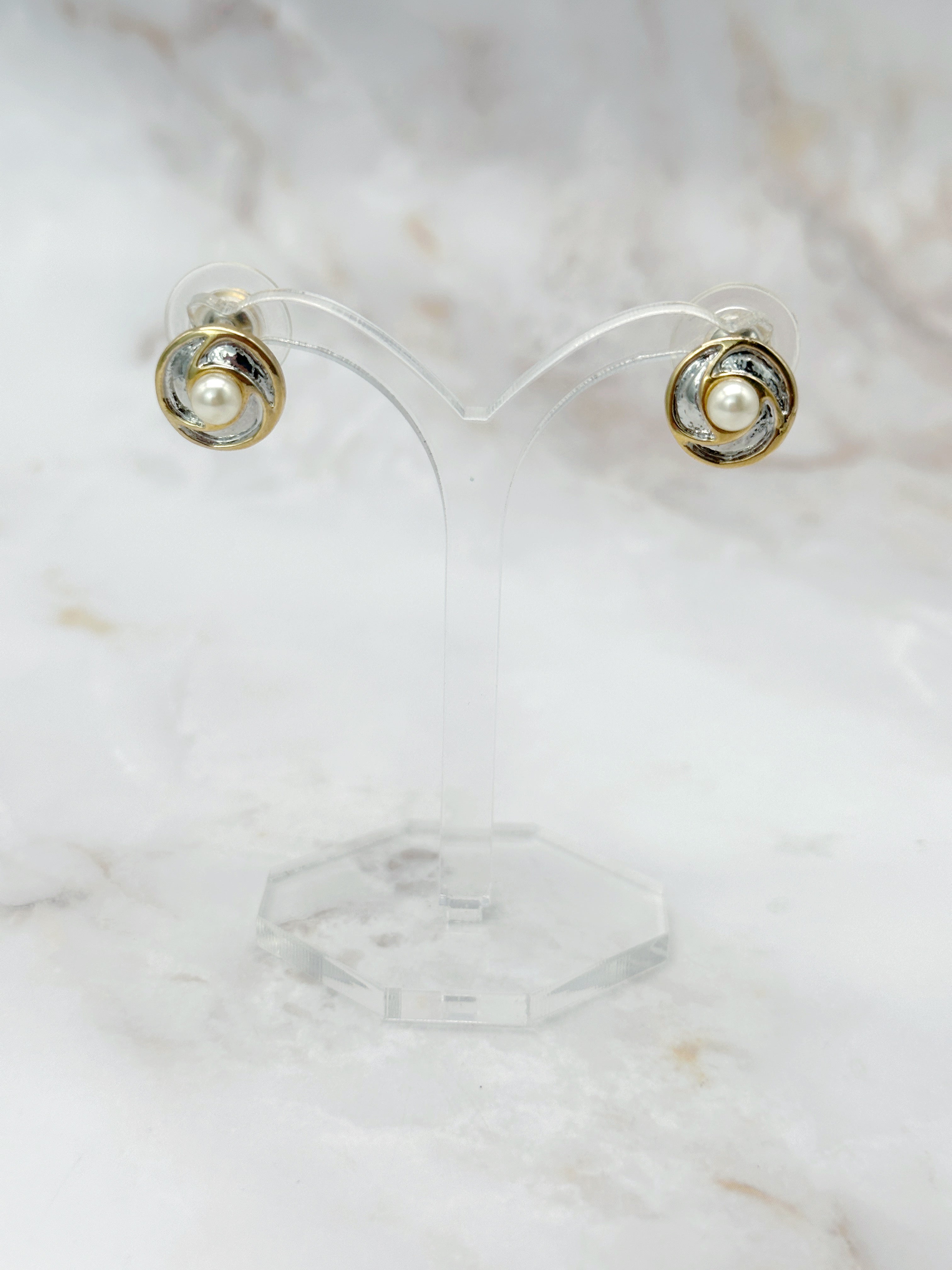 Vintage Ohrstecker mit Mallorca-Perle in Vergoldung
