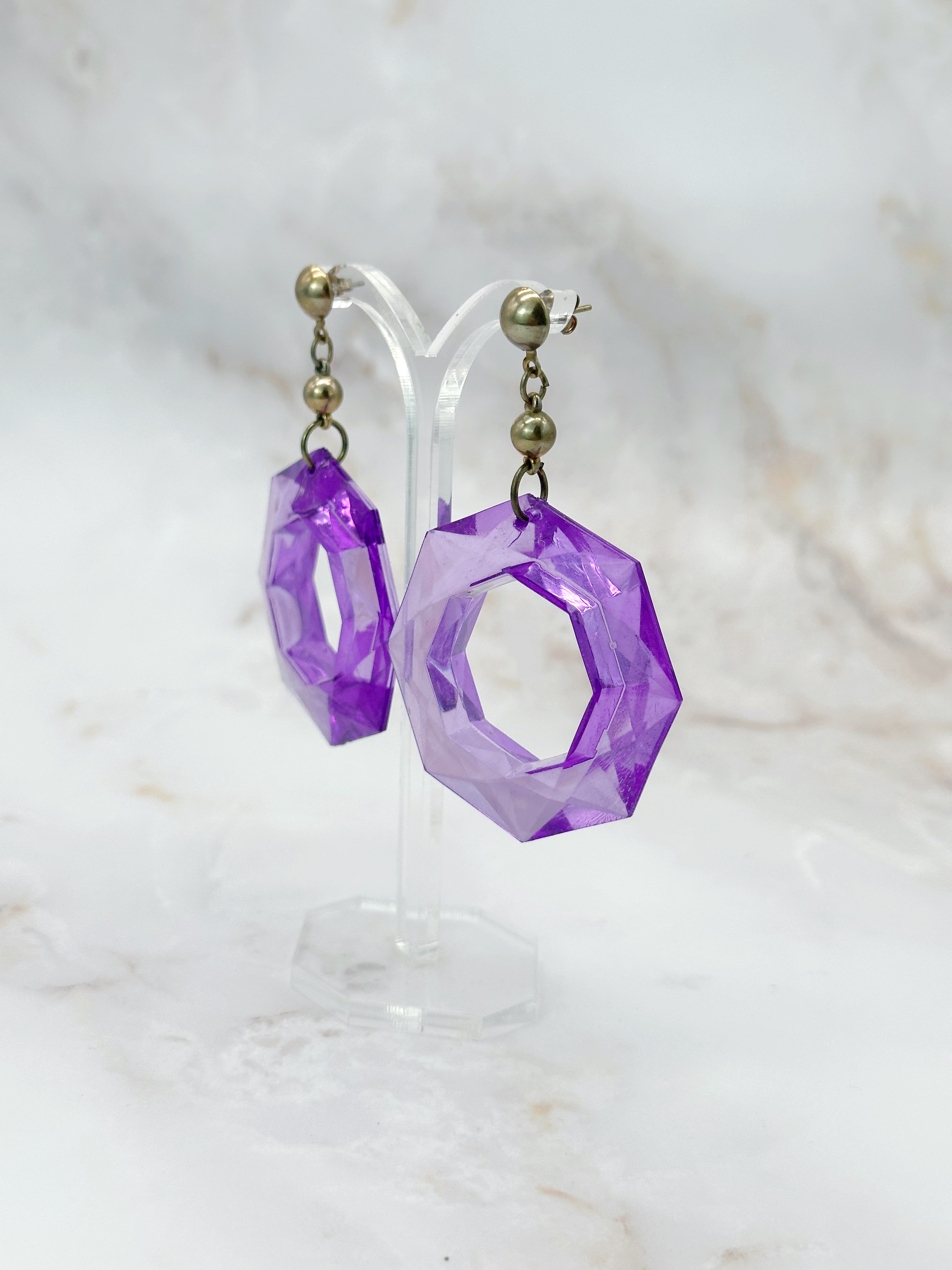 Lila Vintage Ohrhänger aus geschliffenen Acryl-Ringen